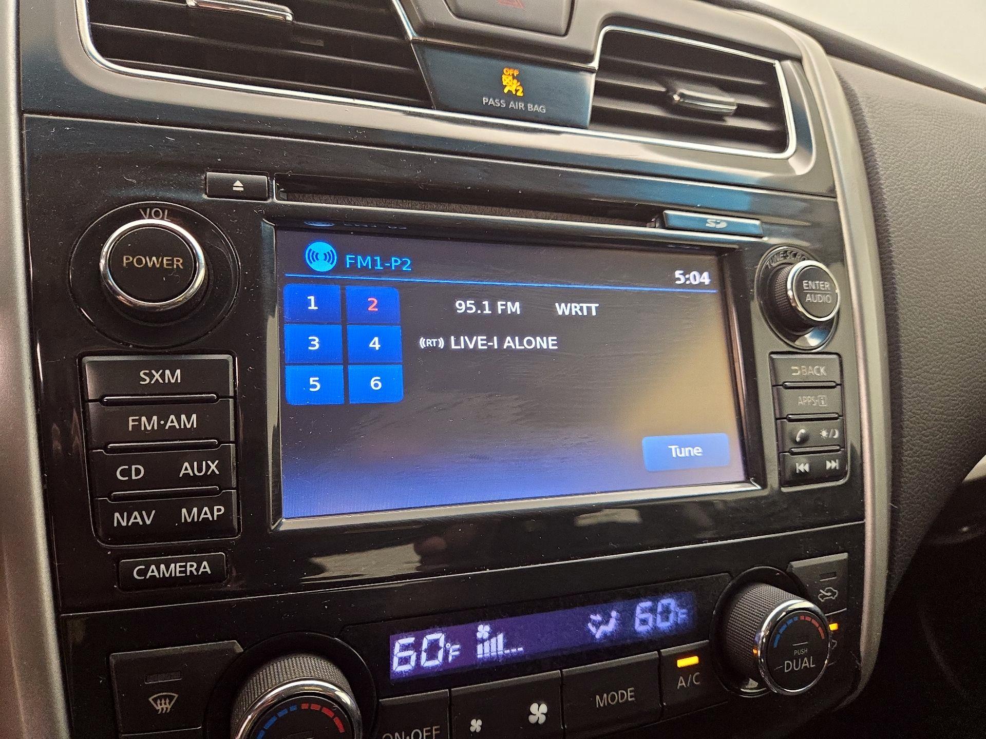 Thumbnail: 2015 Nissan Altima - 16