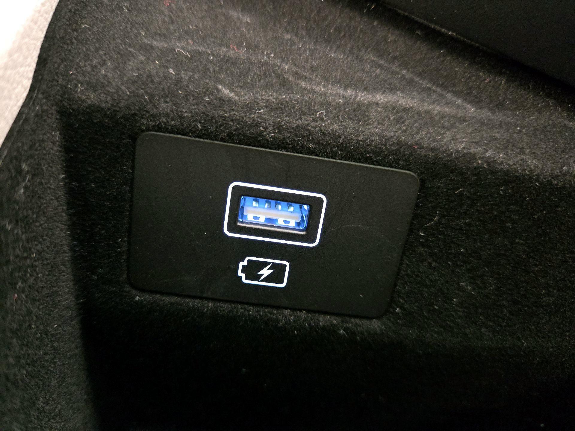 Thumbnail: 2019 Genesis G70 - 19