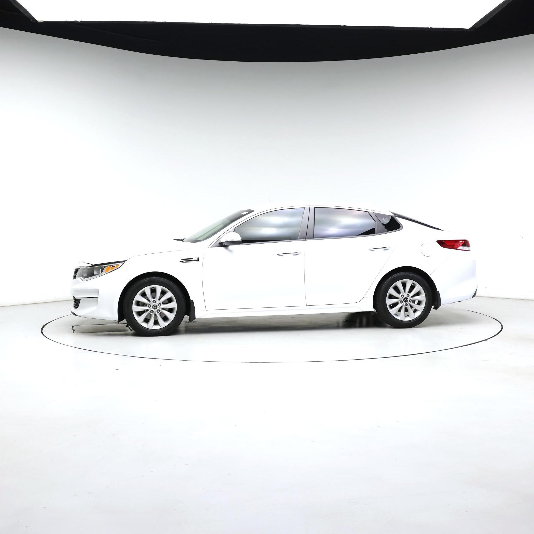 Thumbnail: 2018 Kia Optima - 3