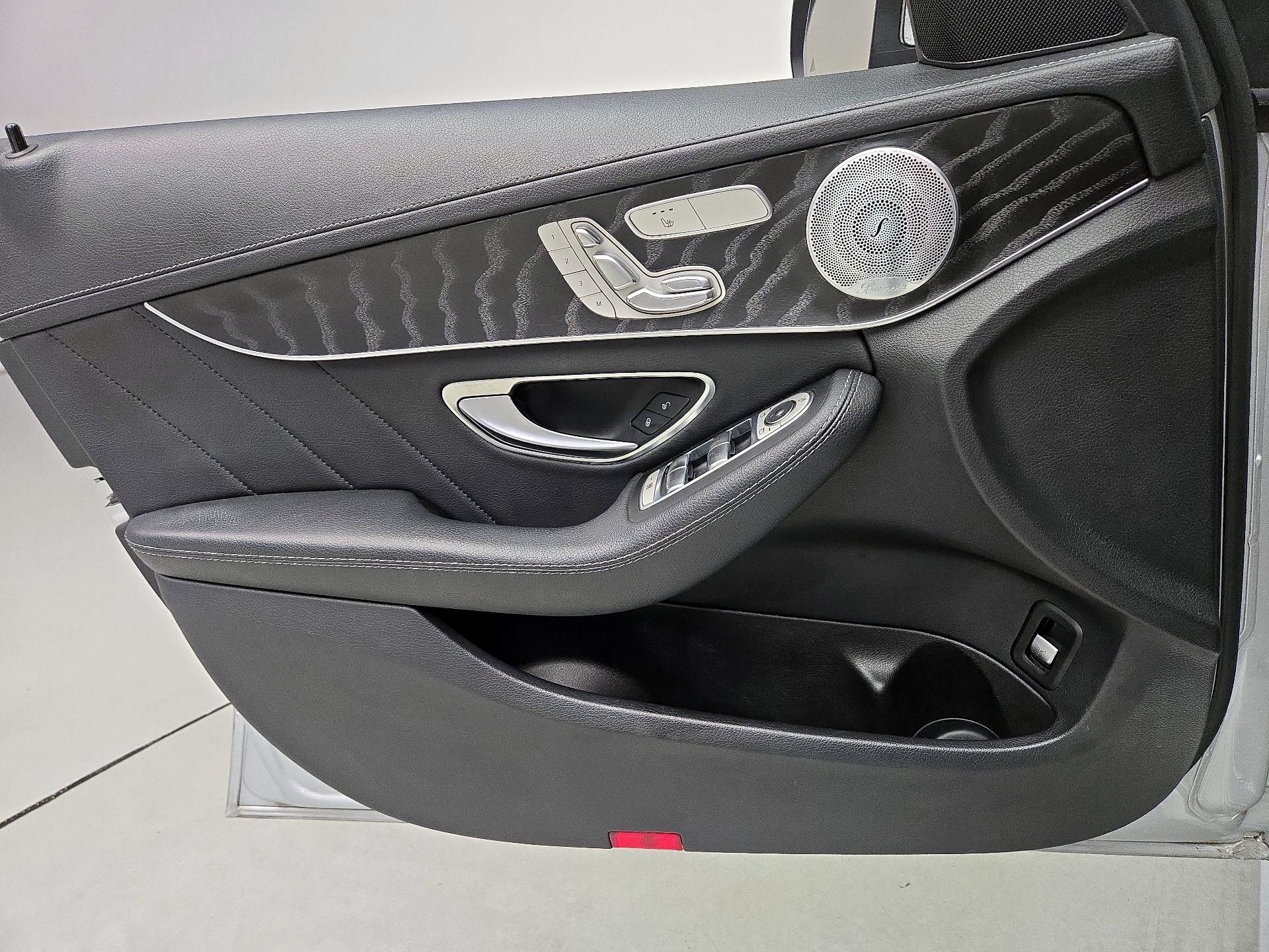 Thumbnail: 2016 Mercedes-Benz C-Class - 12