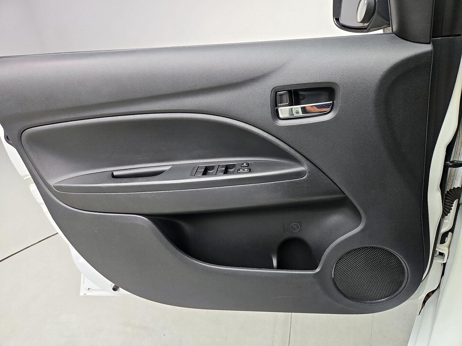 Thumbnail: 2015 Mitsubishi Mirage - 12