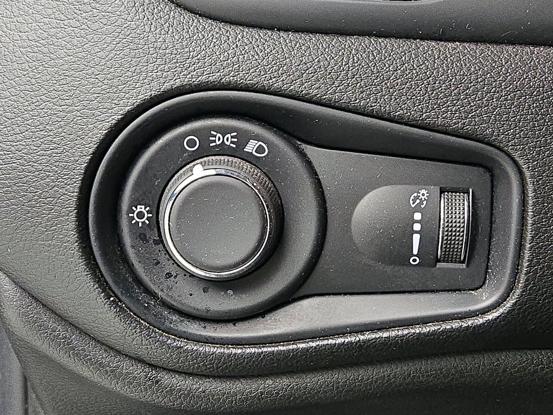 Thumbnail: 2021 Jeep Renegade - 13