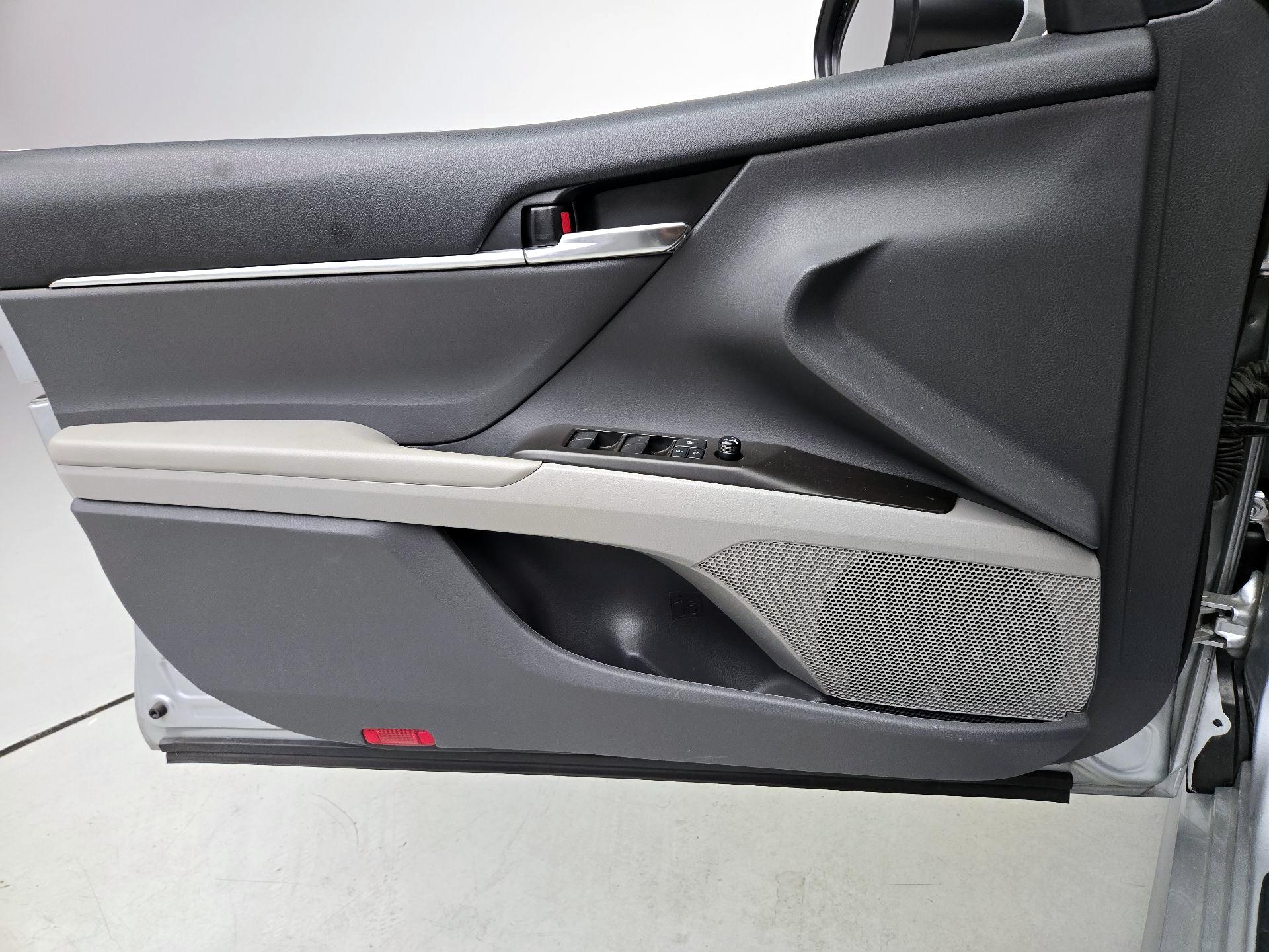 Thumbnail: 2022 Toyota Camry - 12