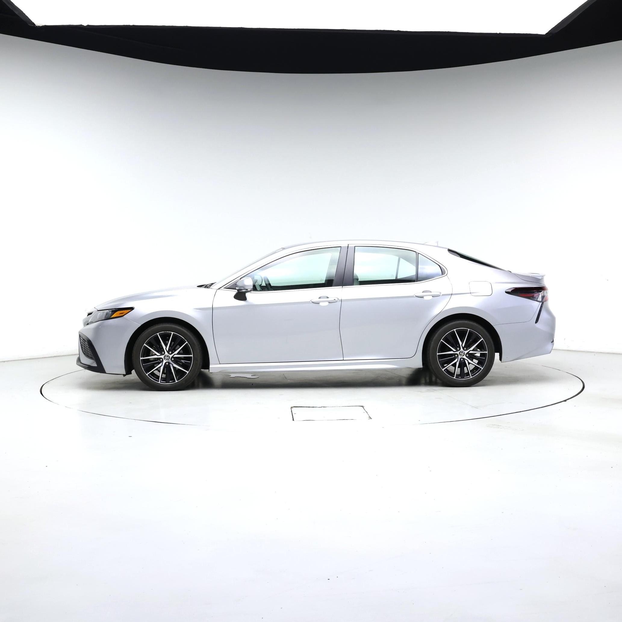 Thumbnail: 2022 Toyota Camry - 3