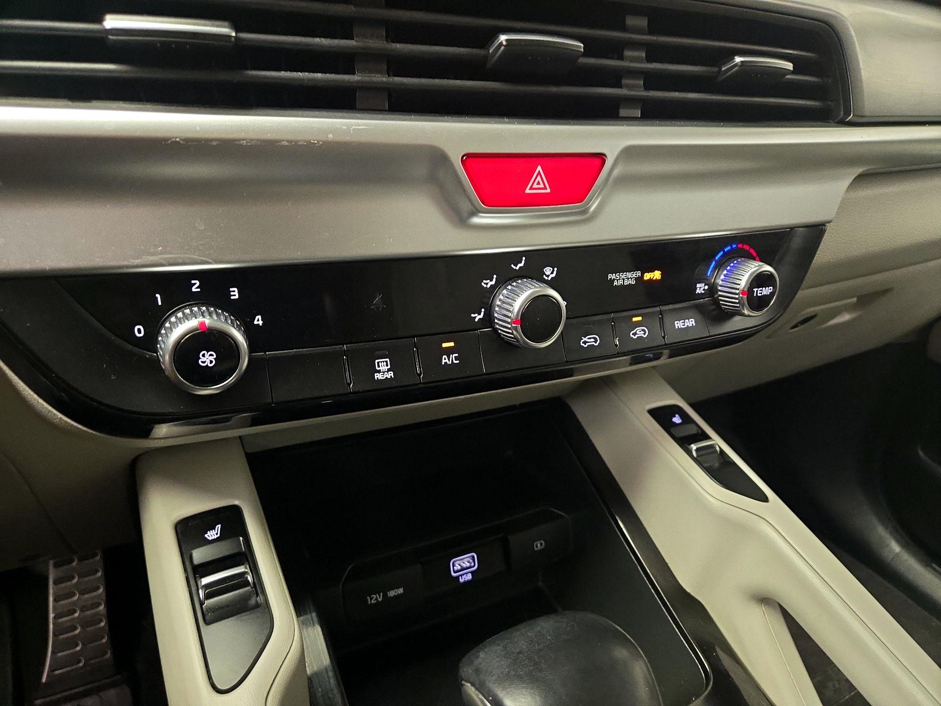 Thumbnail: 2020 Kia Telluride - 16