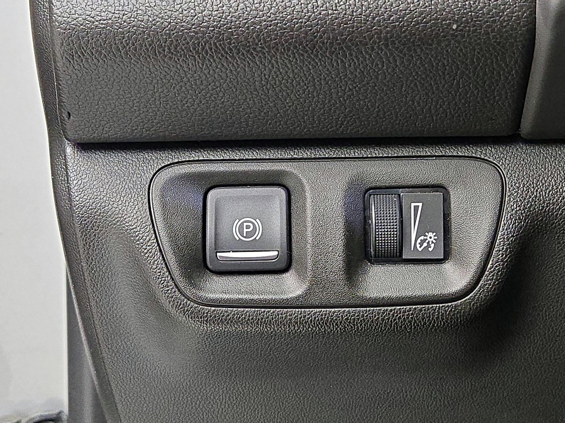 Thumbnail: 2017 GMC Acadia - 13