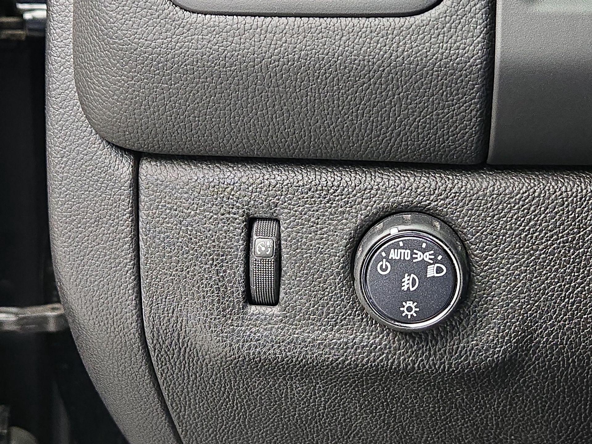 Thumbnail: 2021 Chevrolet Colorado - 13