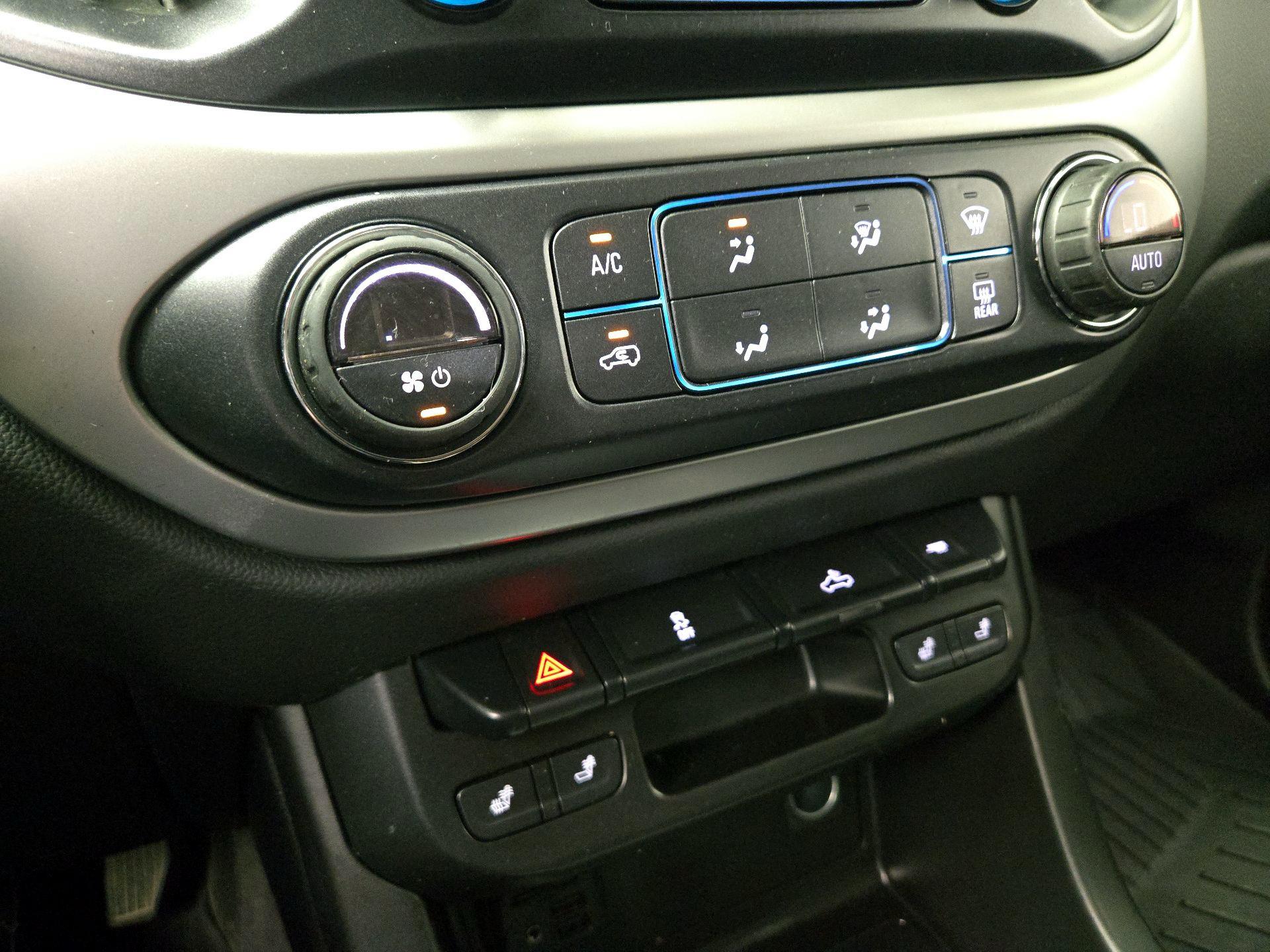 Thumbnail: 2021 Chevrolet Colorado - 17