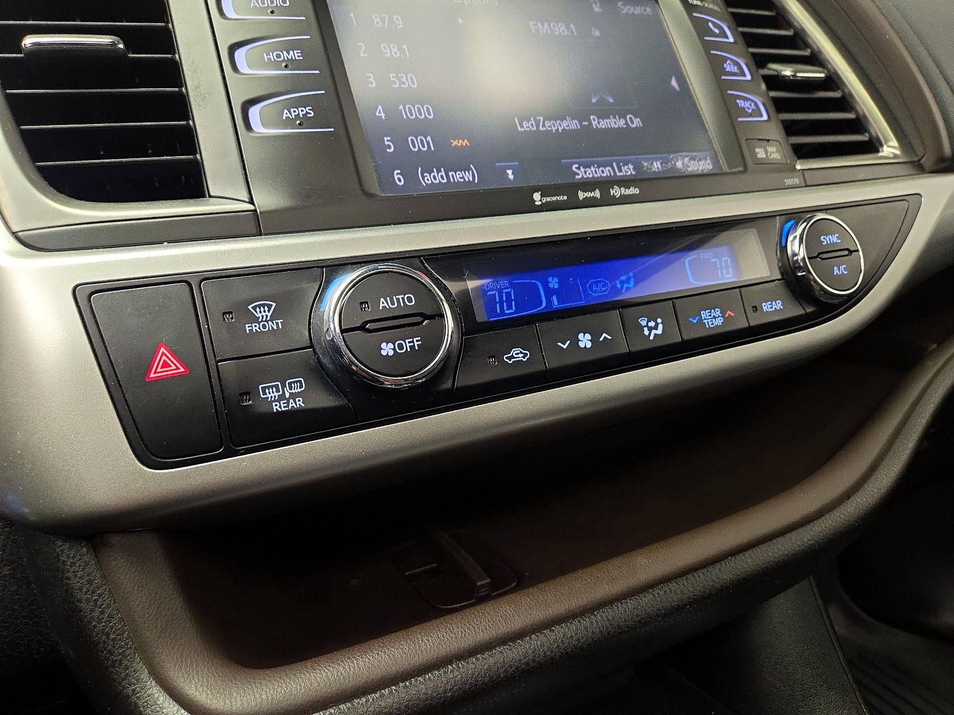 Thumbnail: 2018 Toyota Highlander - 17