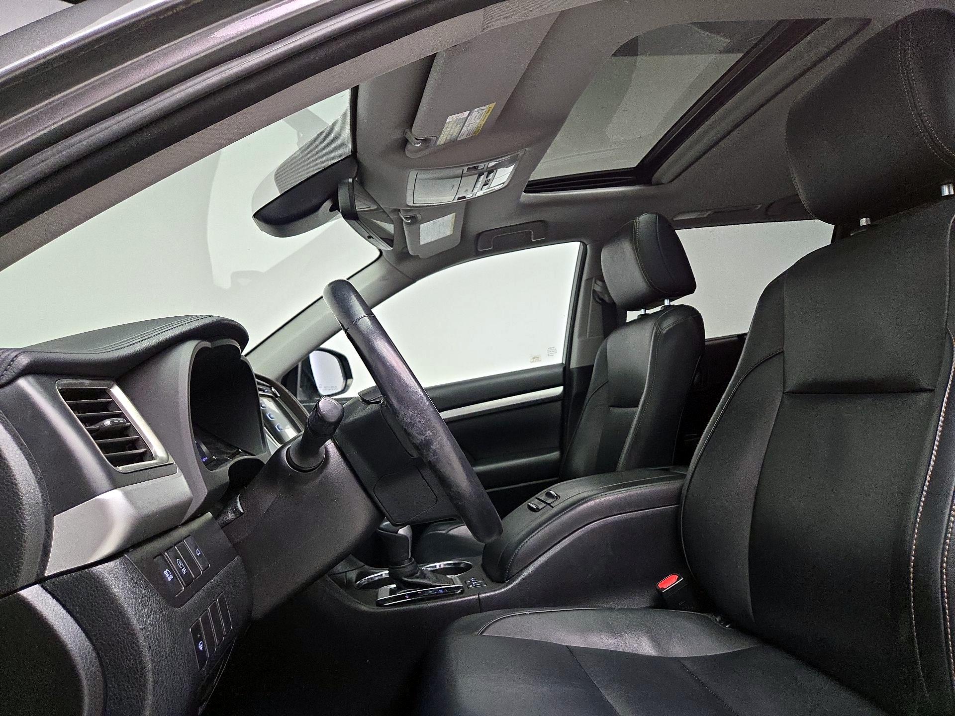 Thumbnail: 2018 Toyota Highlander - 20