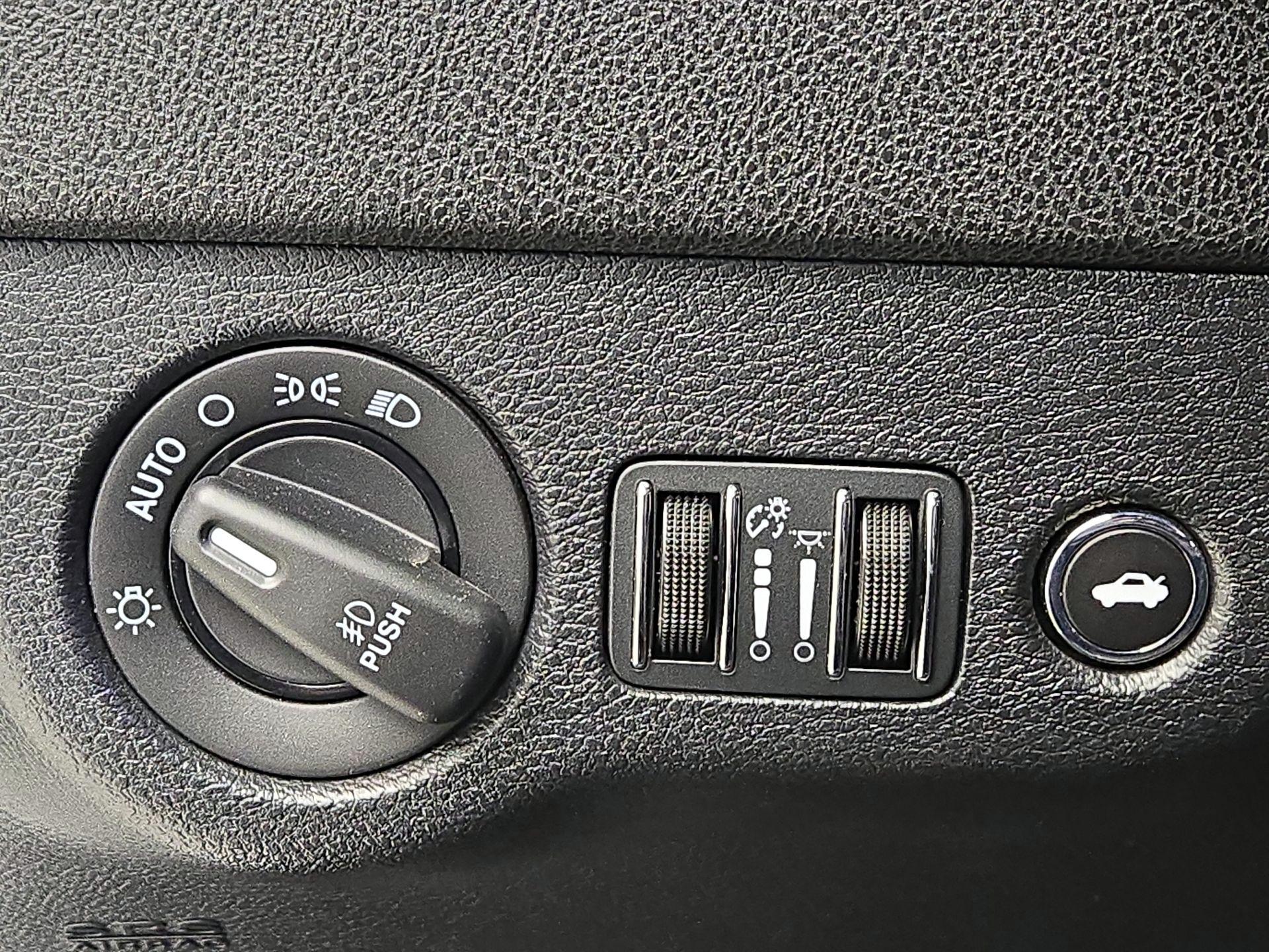 Thumbnail: 2016 Dodge Charger - 13