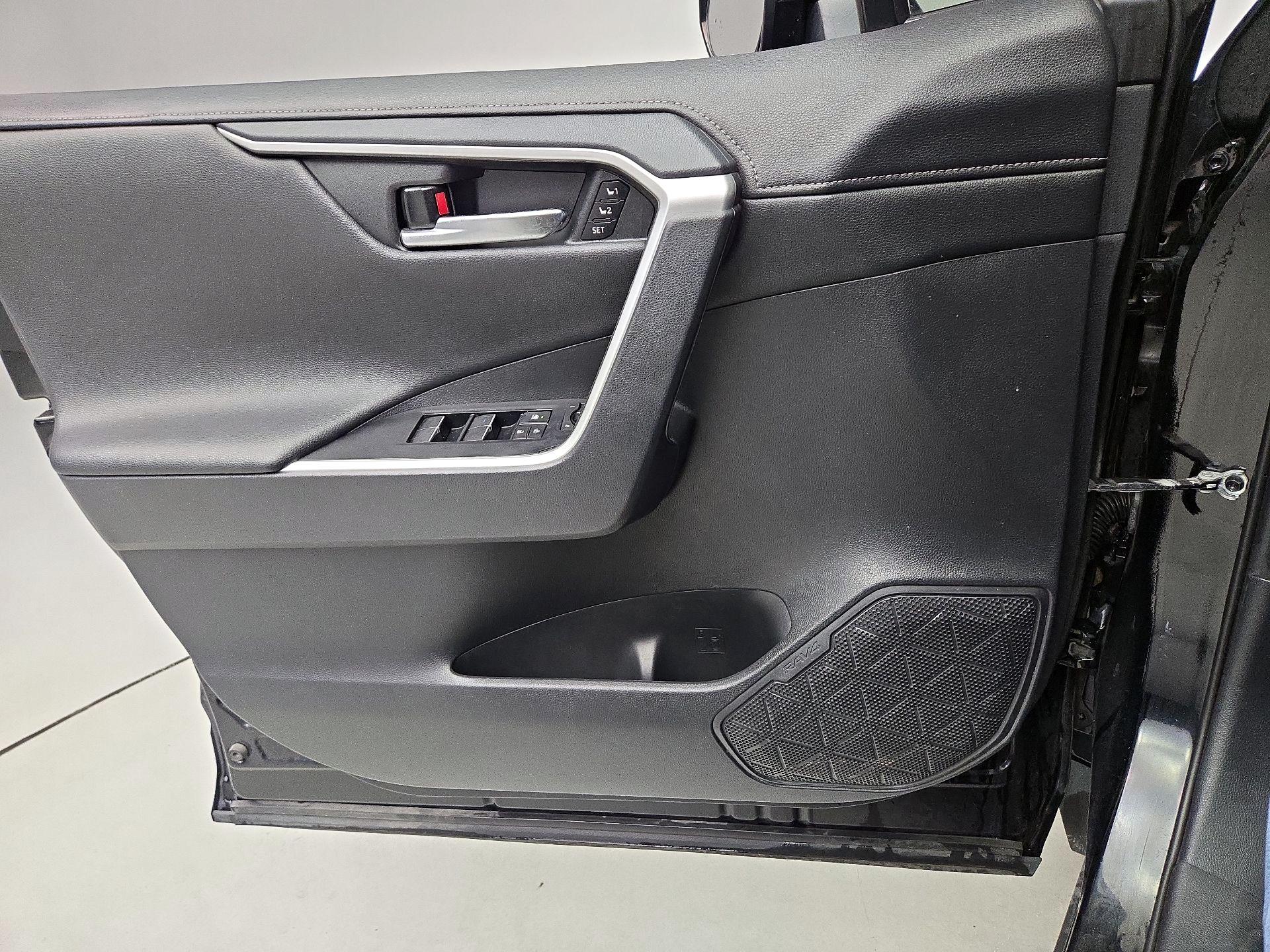 Thumbnail: 2019 Toyota RAV4 - 12