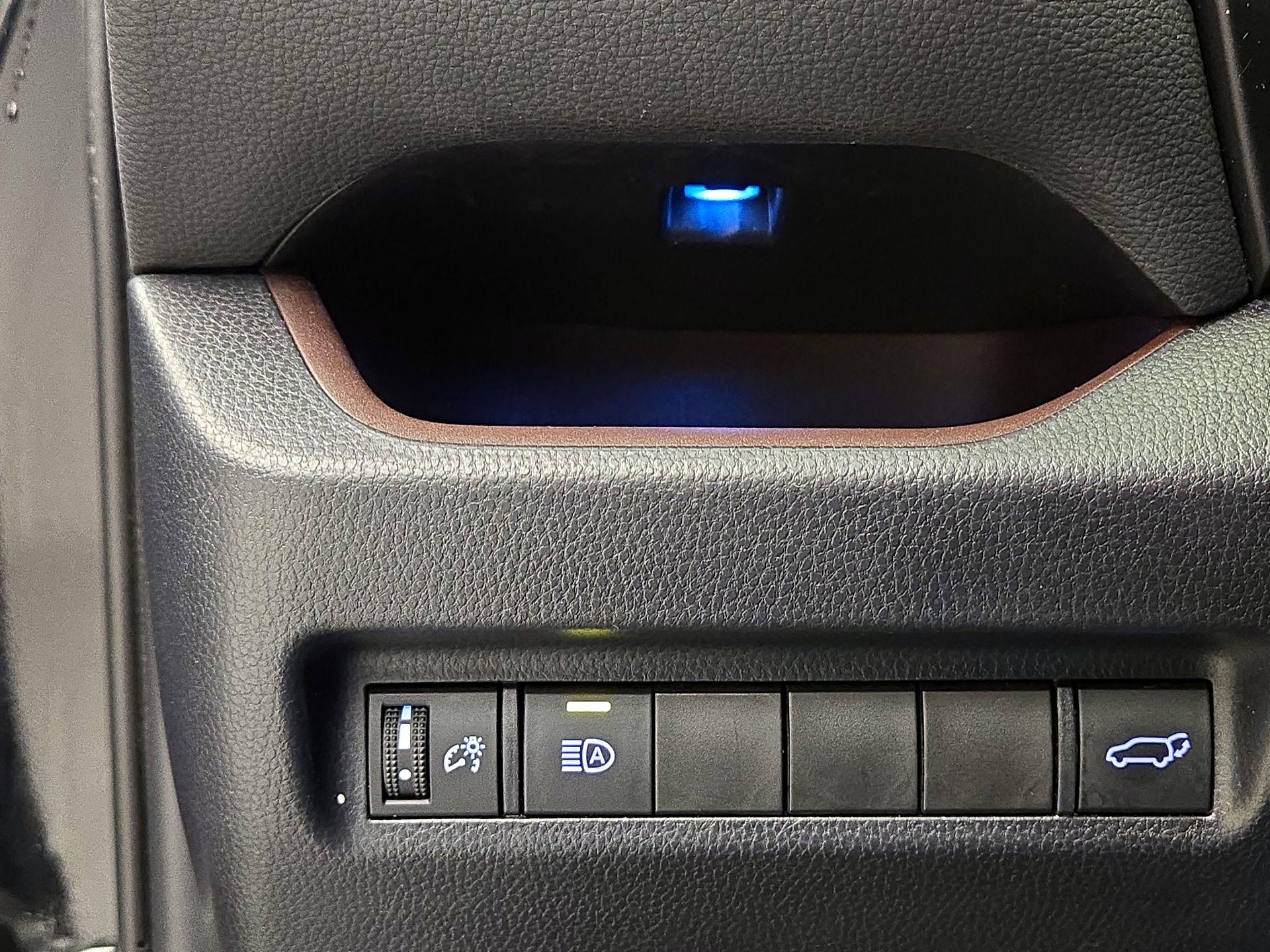 Thumbnail: 2019 Toyota RAV4 - 13