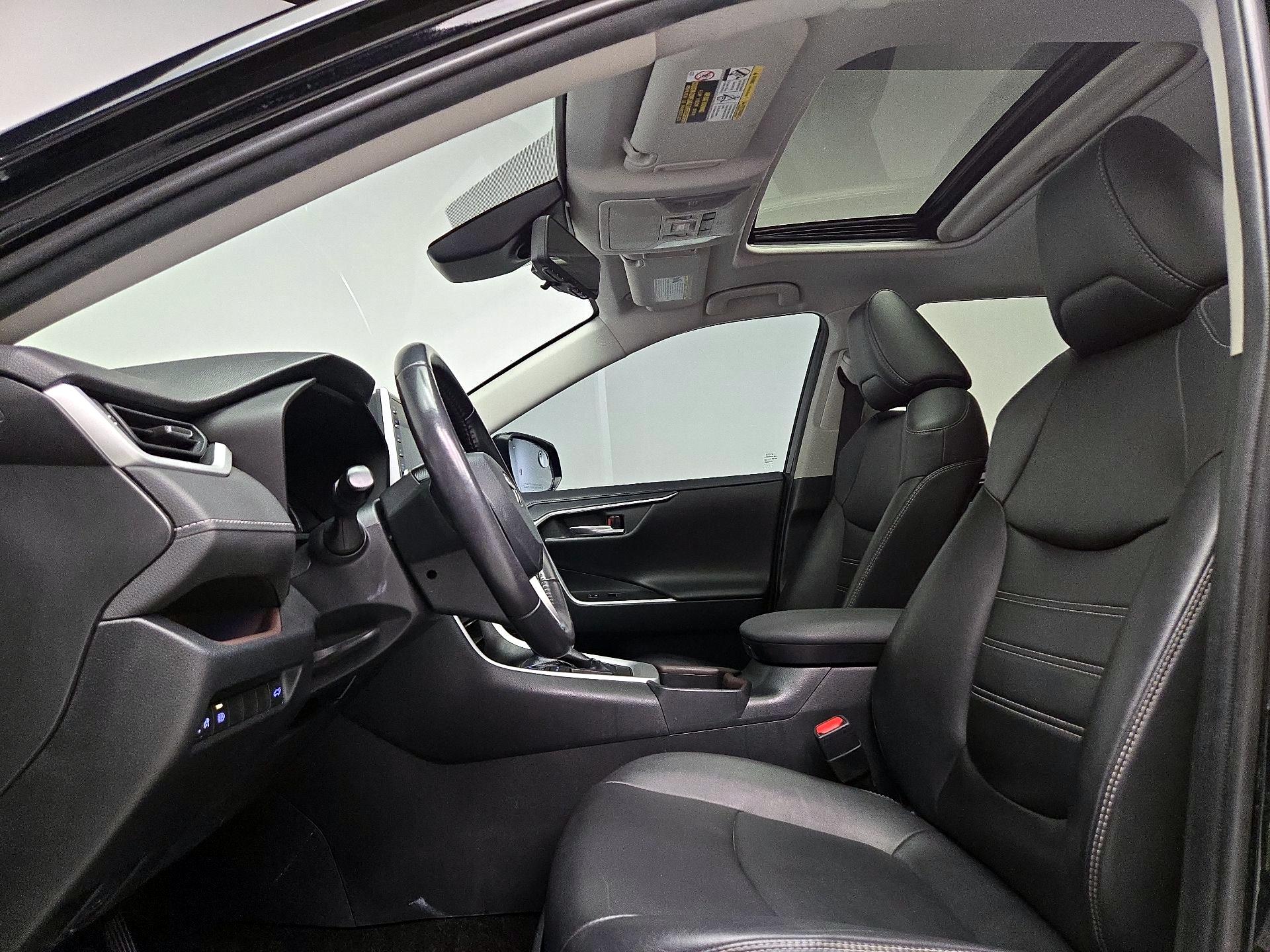 Thumbnail: 2019 Toyota RAV4 - 20