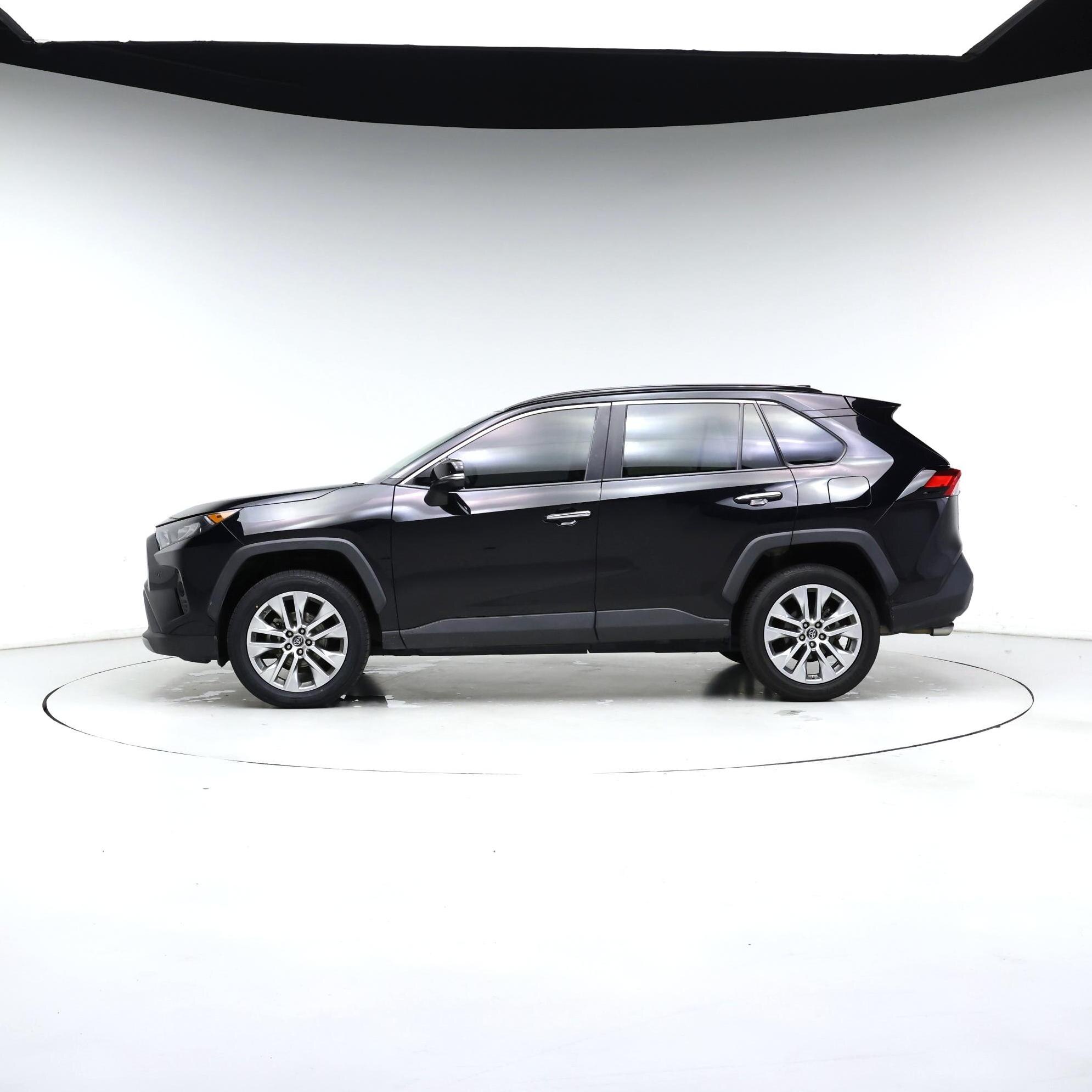 Thumbnail: 2019 Toyota RAV4 - 3