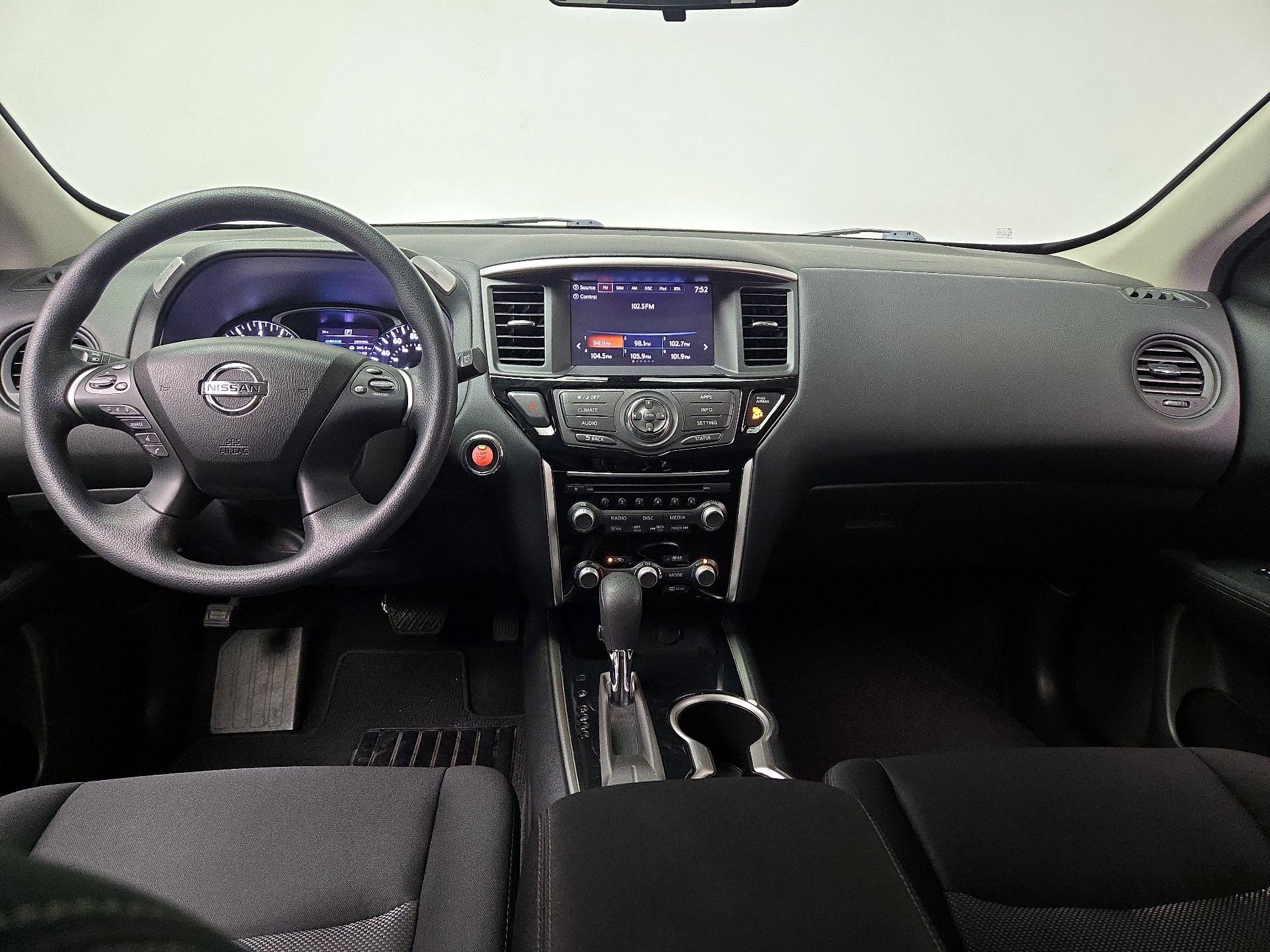 Thumbnail: 2017 Nissan Pathfinder - 9