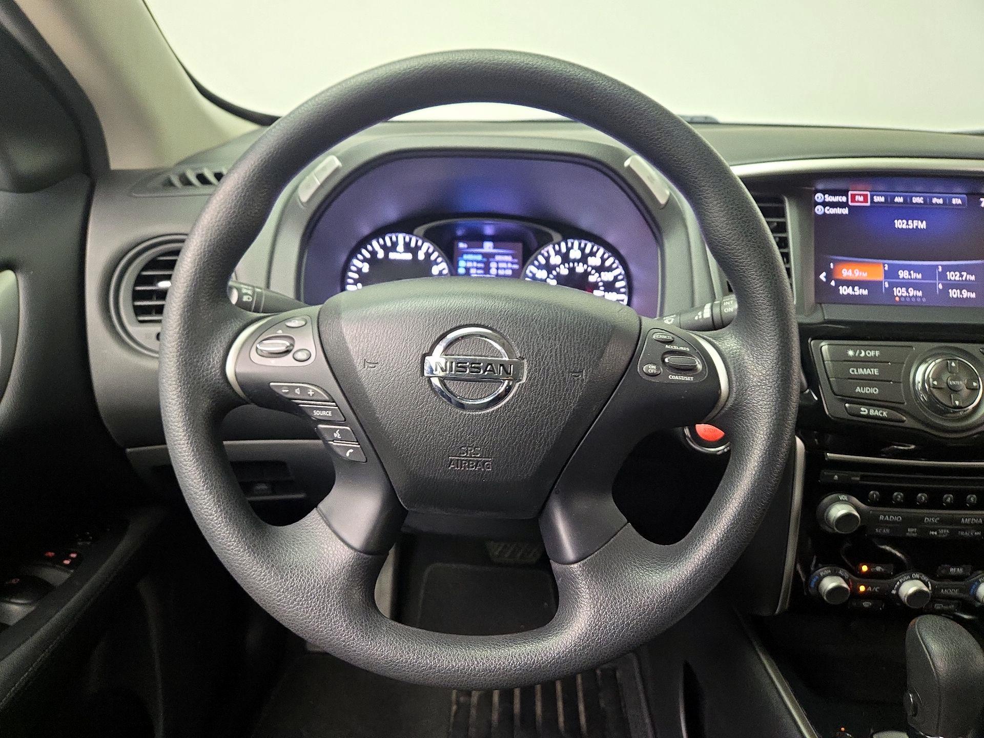 Thumbnail: 2017 Nissan Pathfinder - 10