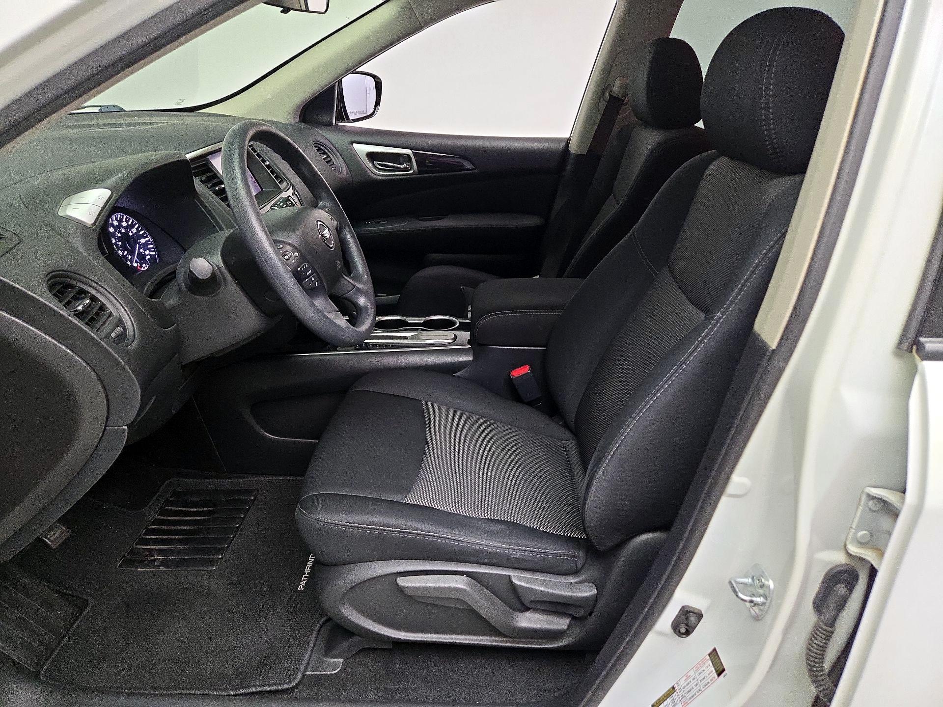 Thumbnail: 2017 Nissan Pathfinder - 11