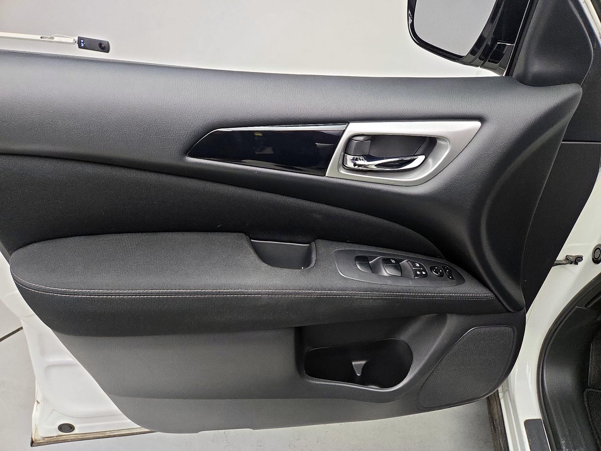 Thumbnail: 2017 Nissan Pathfinder - 12