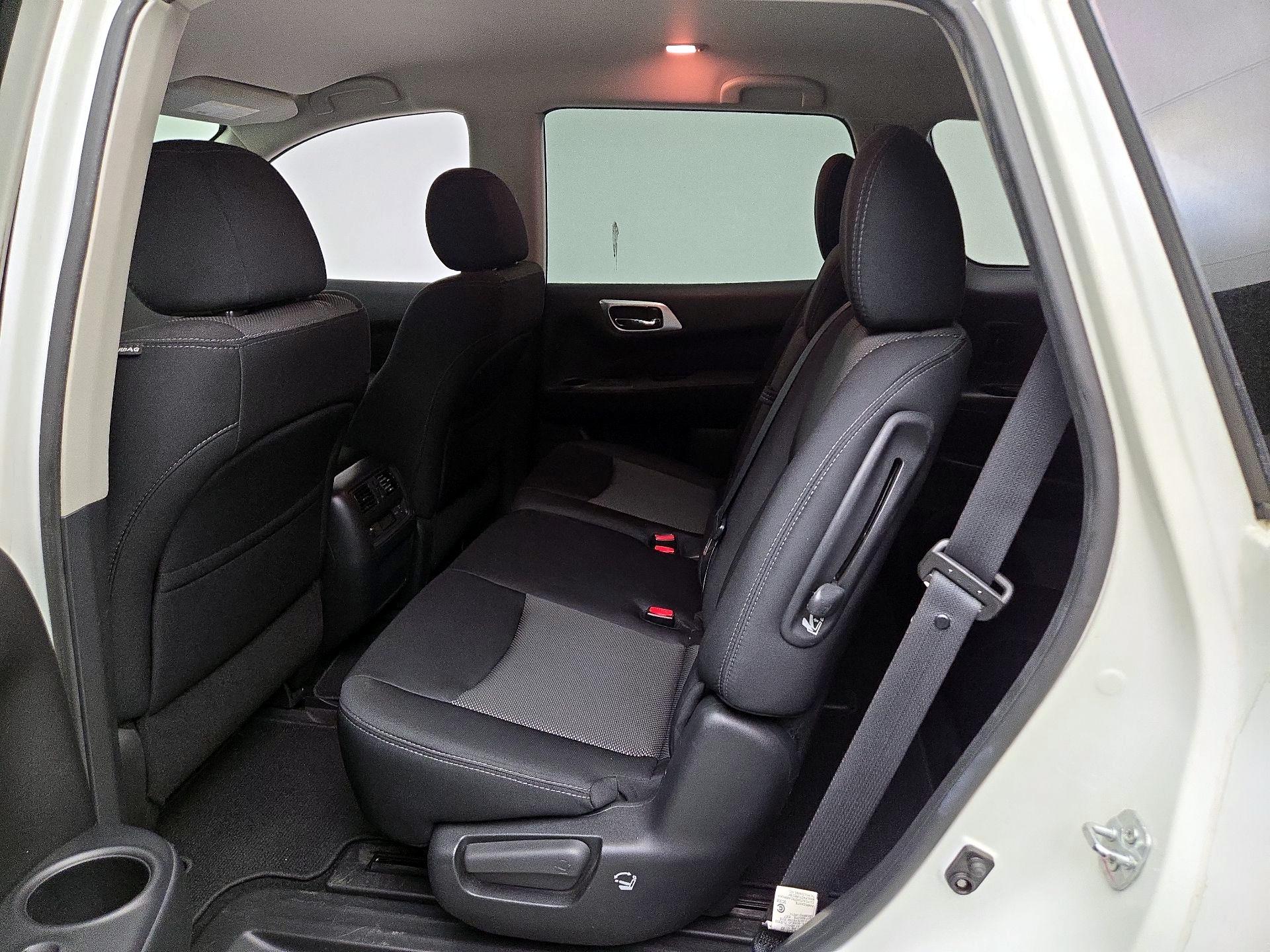 Thumbnail: 2017 Nissan Pathfinder - 18