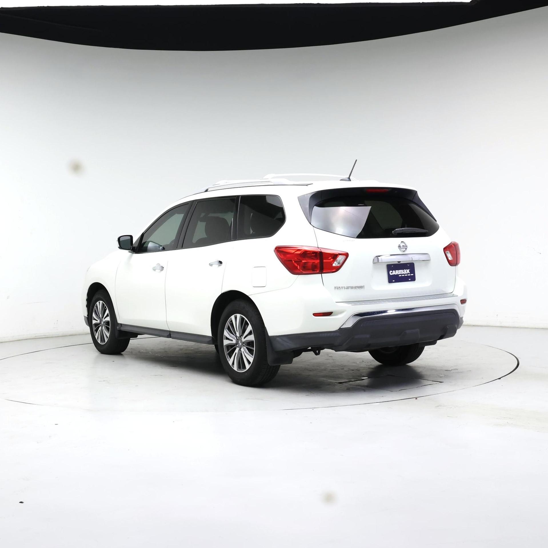 Thumbnail: 2017 Nissan Pathfinder - 2