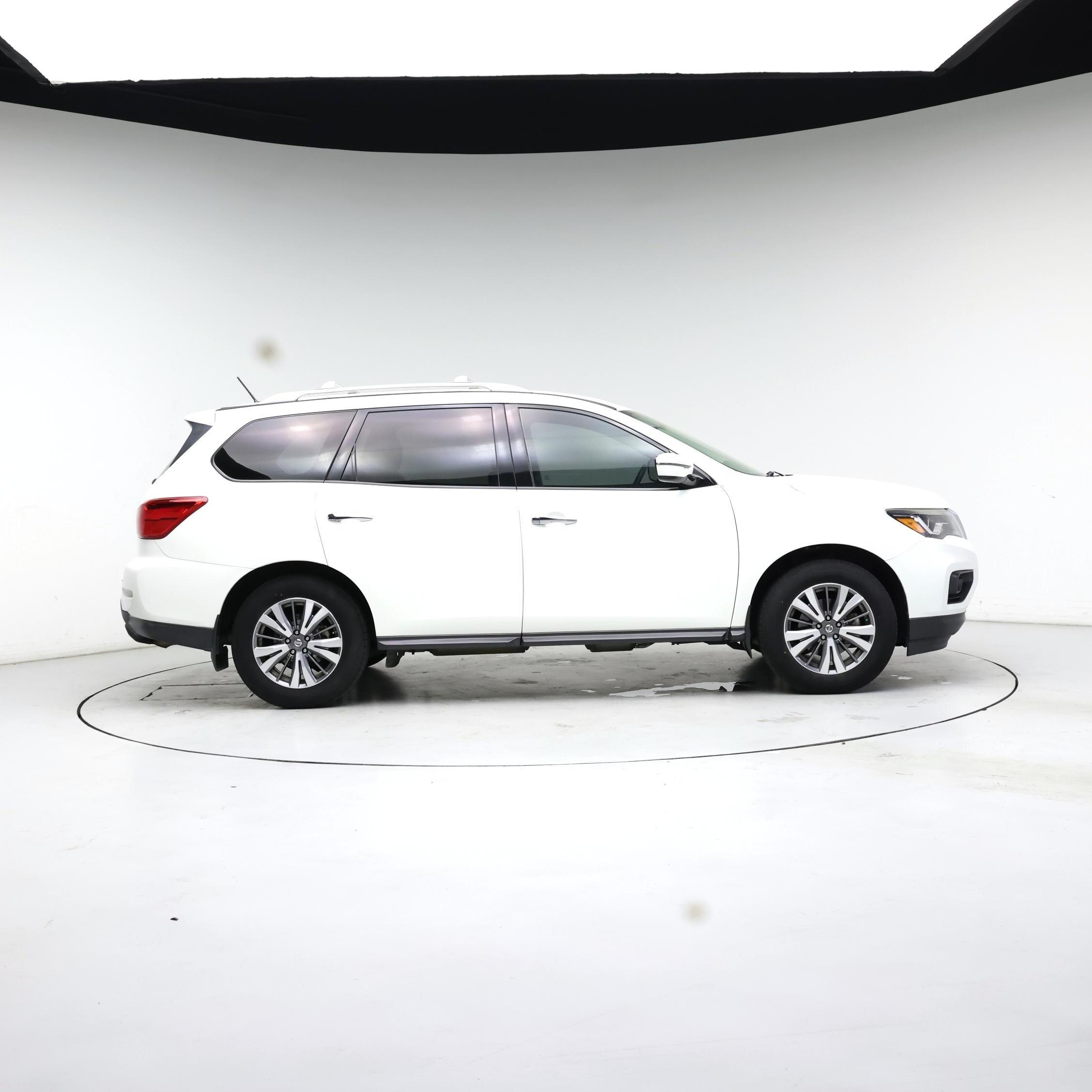 Thumbnail: 2017 Nissan Pathfinder - 7