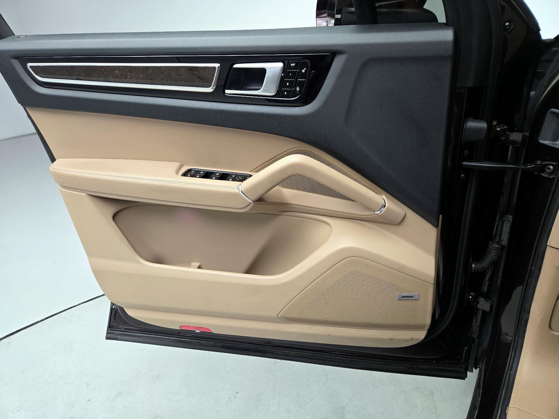 Thumbnail: 2019 Porsche Cayenne - 12