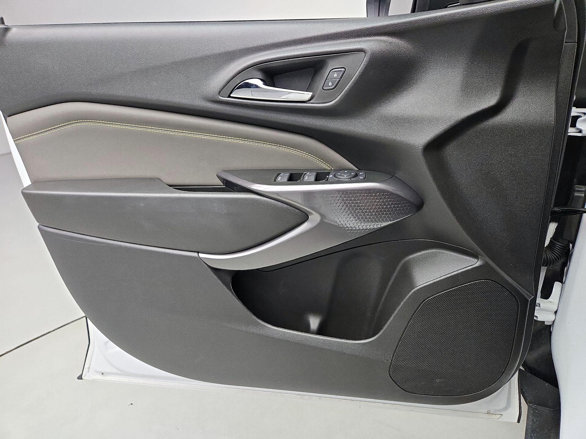 Thumbnail: 2025 Chevrolet Trax - 12