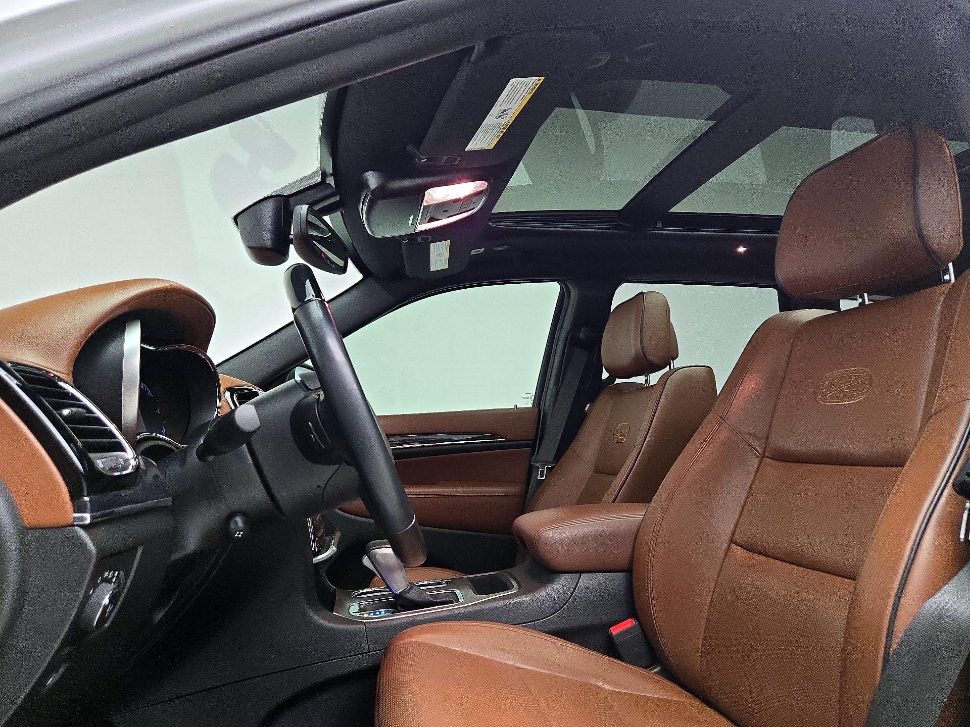 Thumbnail: 2020 Jeep Grand Cherokee - 20