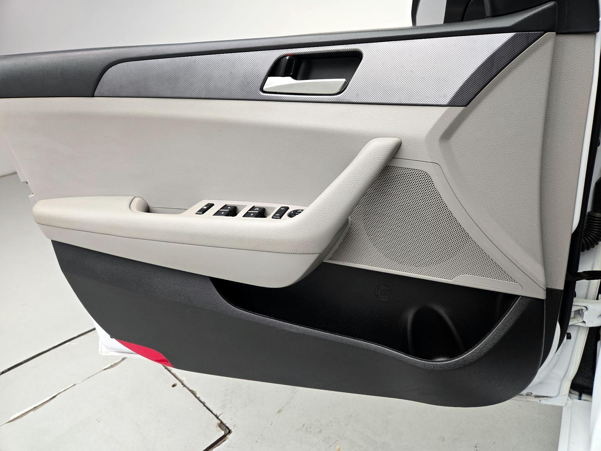 Thumbnail: 2019 Hyundai Sonata - 12