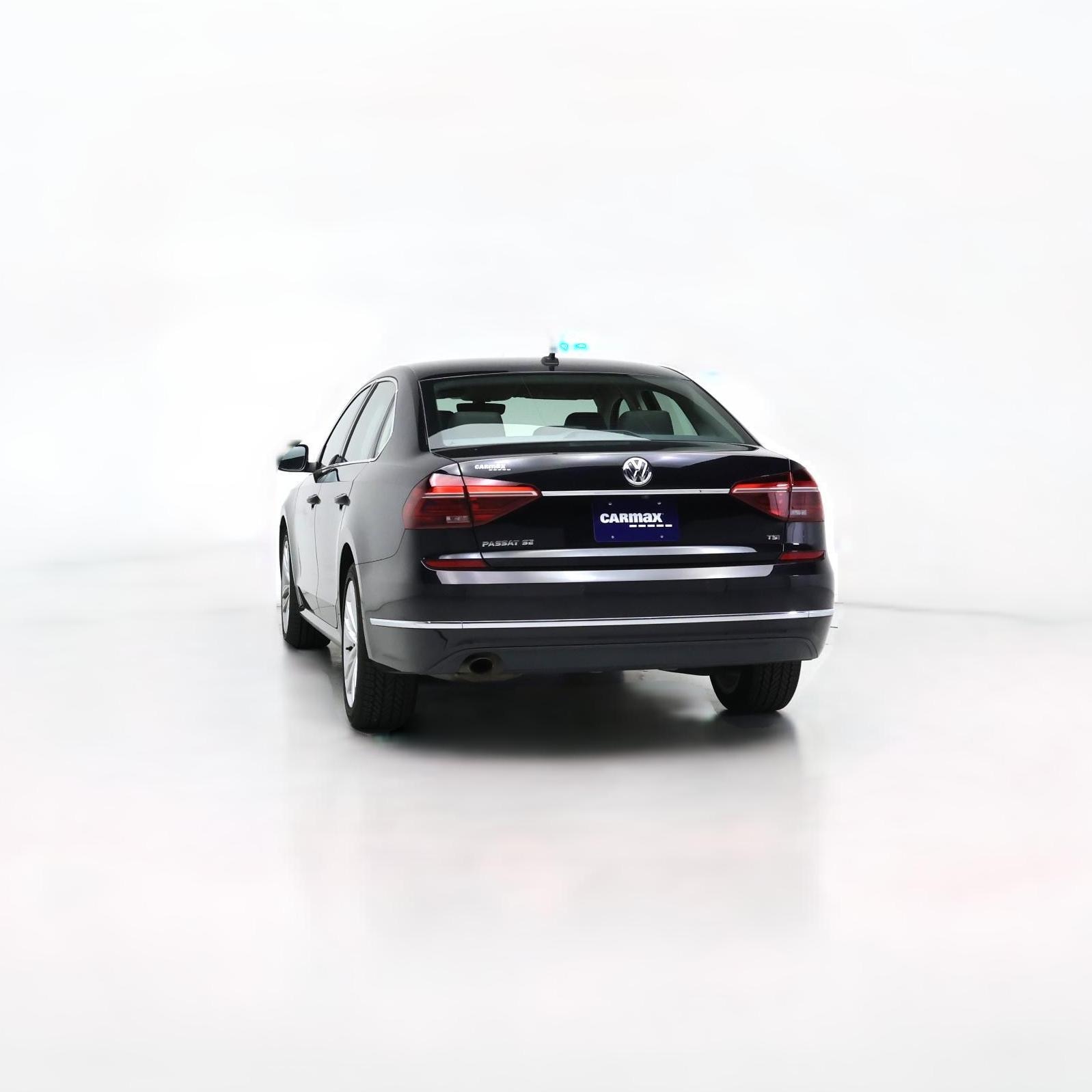 Thumbnail: 2018 Volkswagen Passat - 1