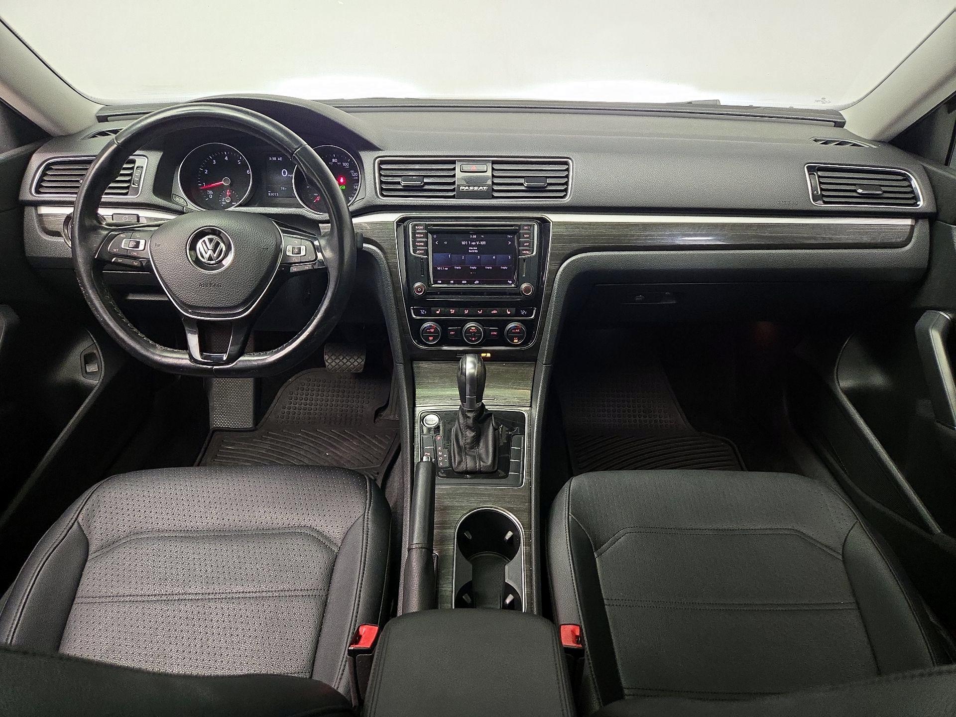 Thumbnail: 2018 Volkswagen Passat - 9