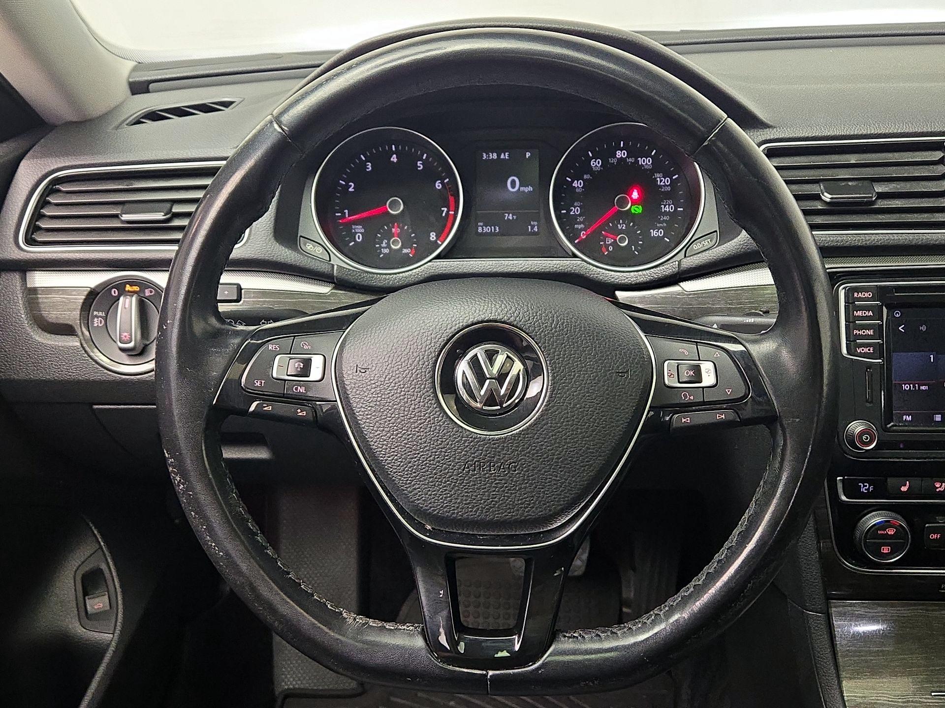 Thumbnail: 2018 Volkswagen Passat - 10