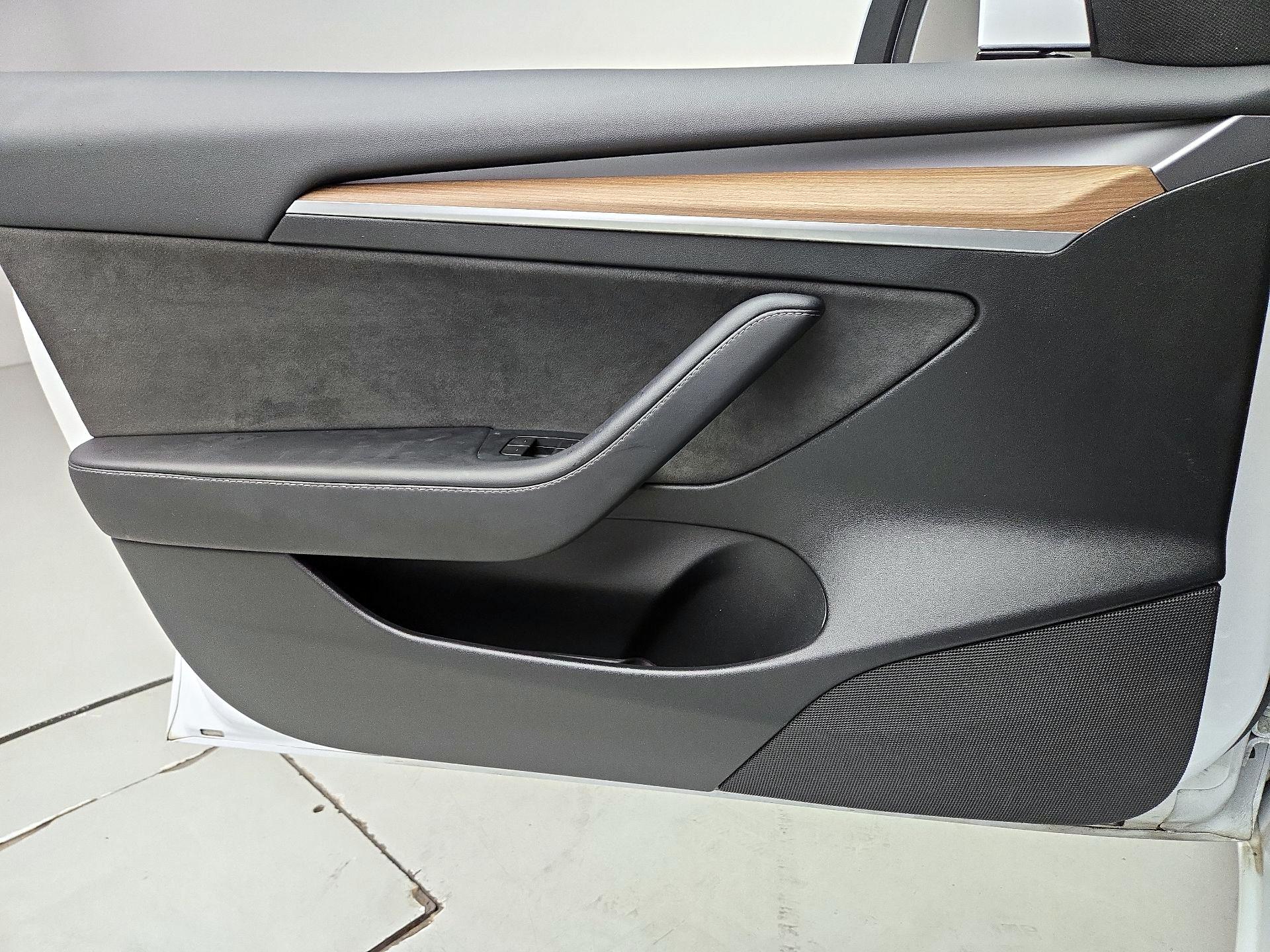 Thumbnail: 2023 Tesla Model 3 - 12