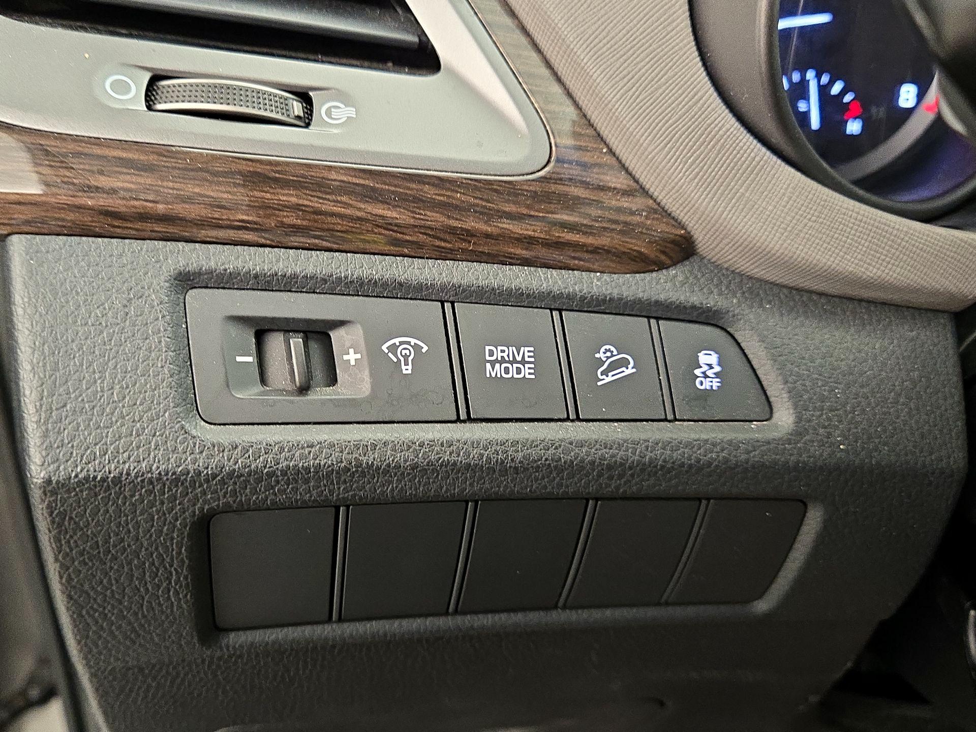 Thumbnail: 2018 Hyundai Santa Fe - 13