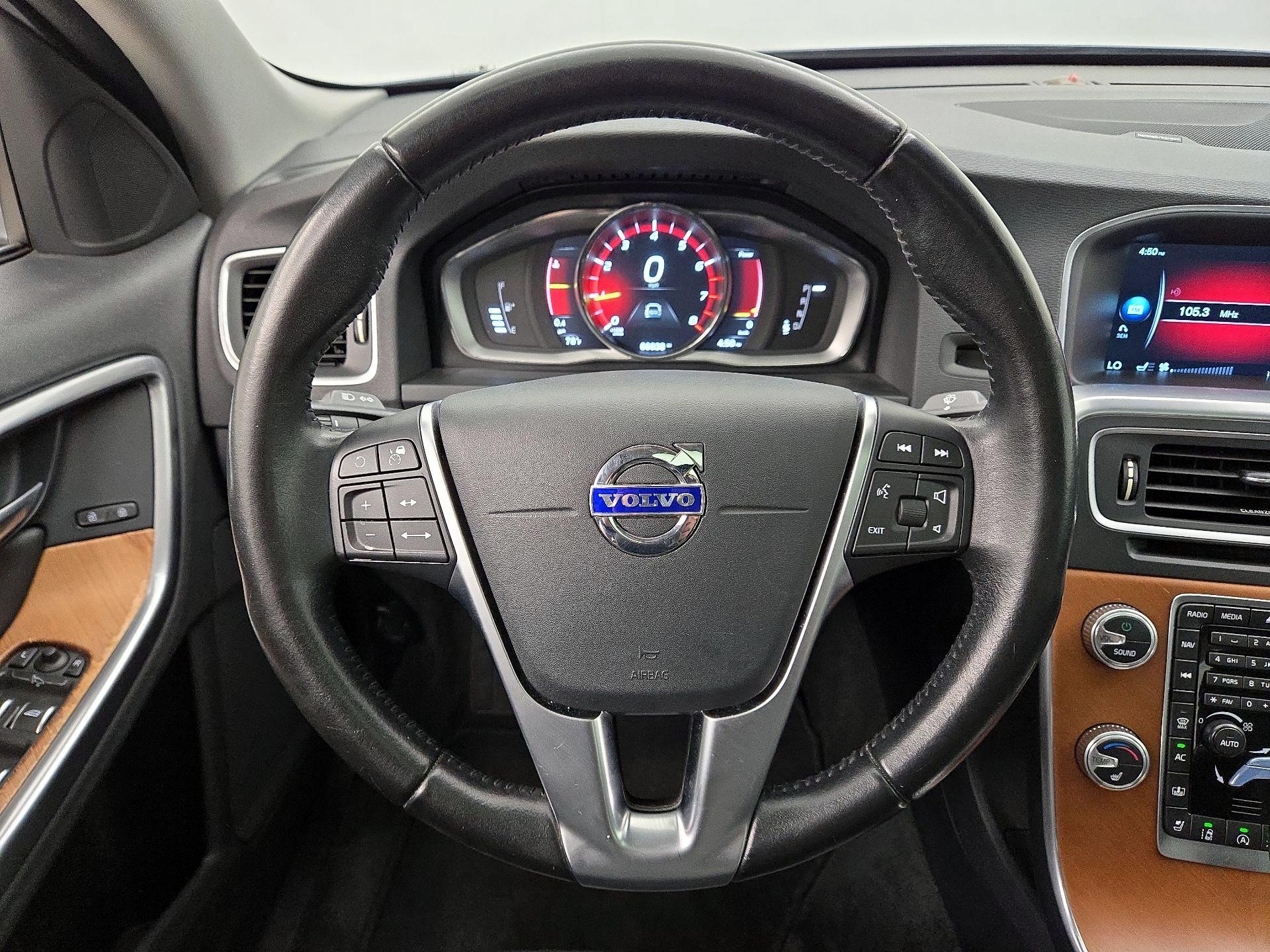 Thumbnail: 2017 Volvo S60 - 10