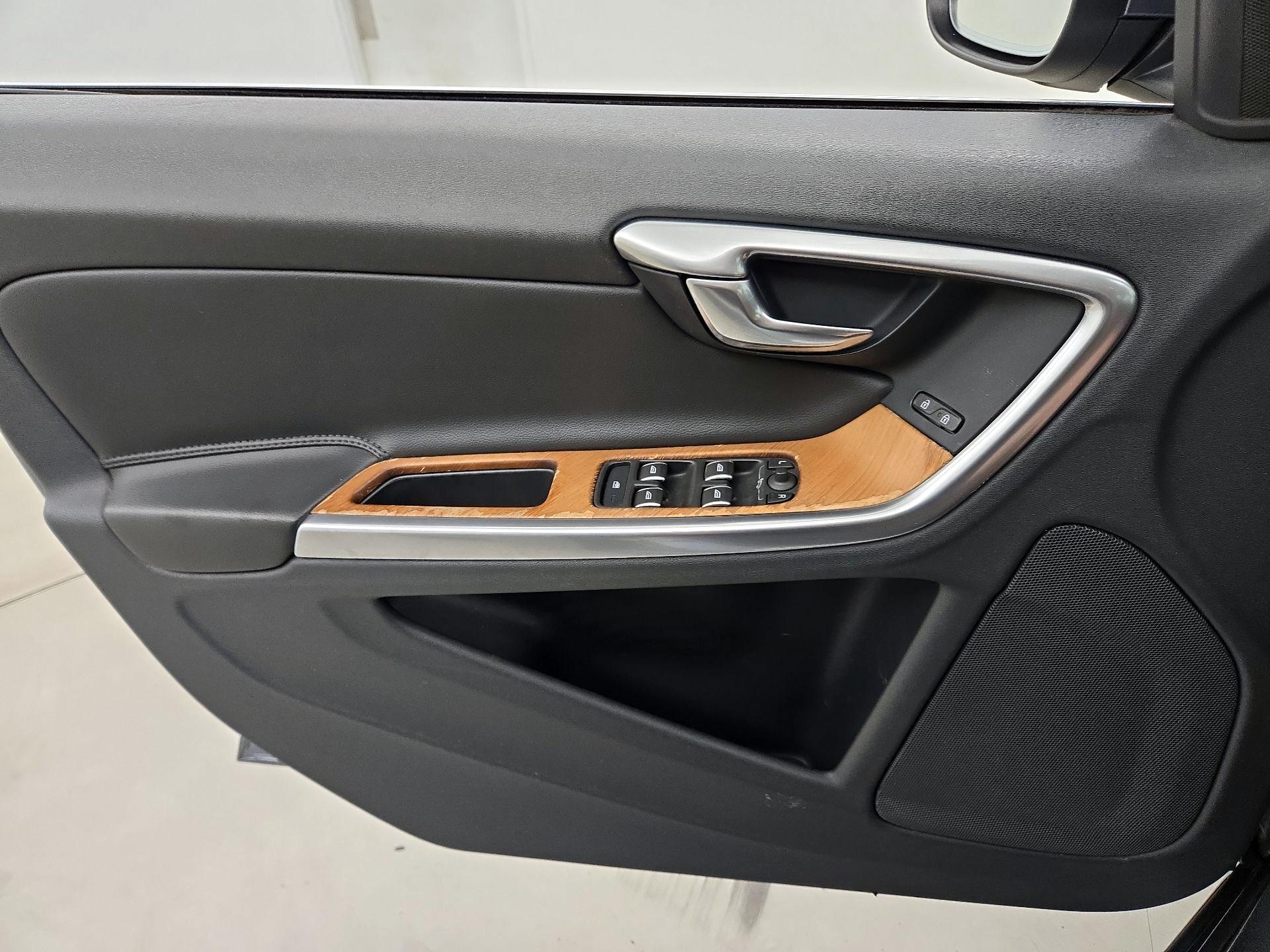 Thumbnail: 2017 Volvo S60 - 12