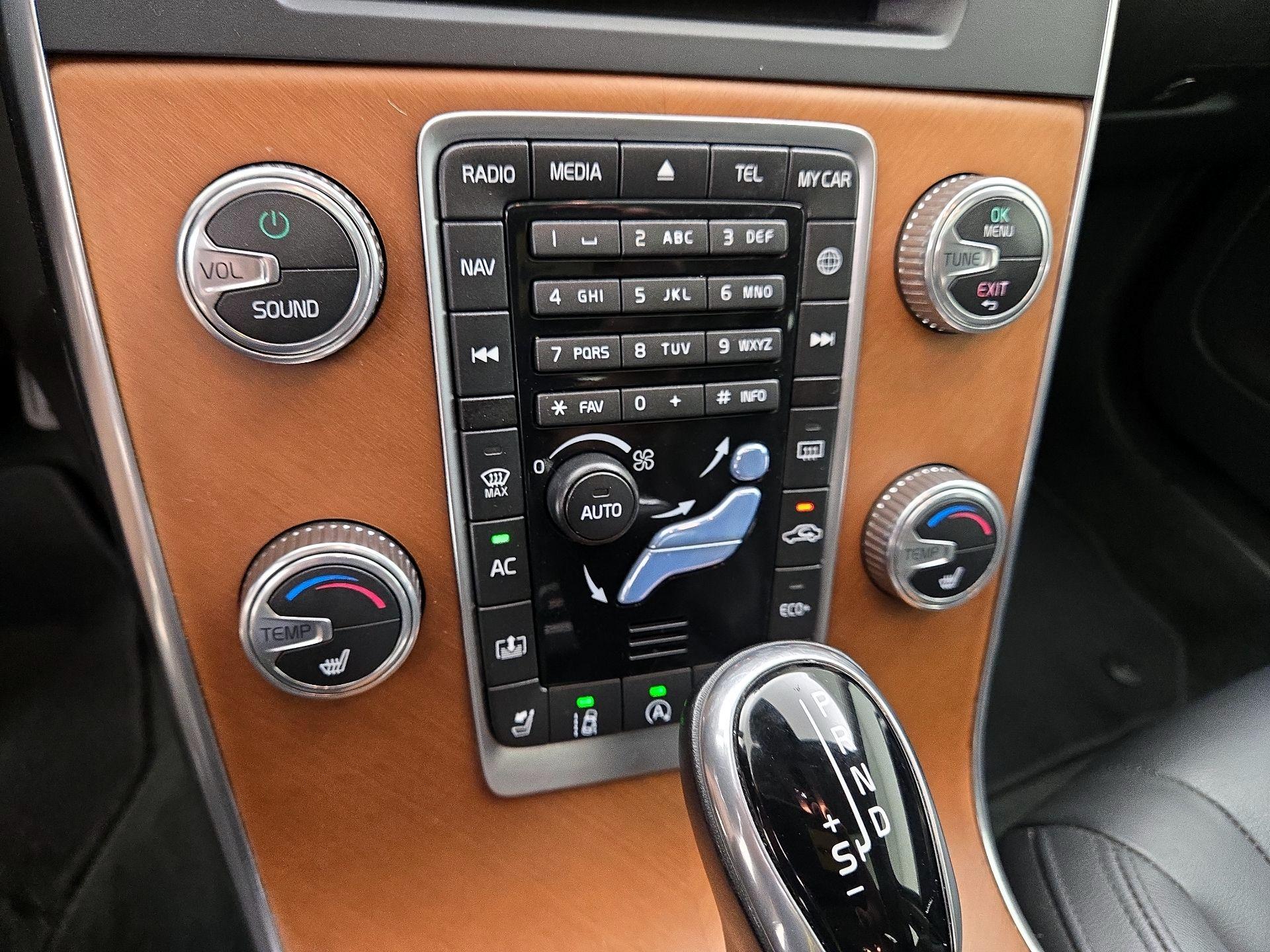 Thumbnail: 2017 Volvo S60 - 16