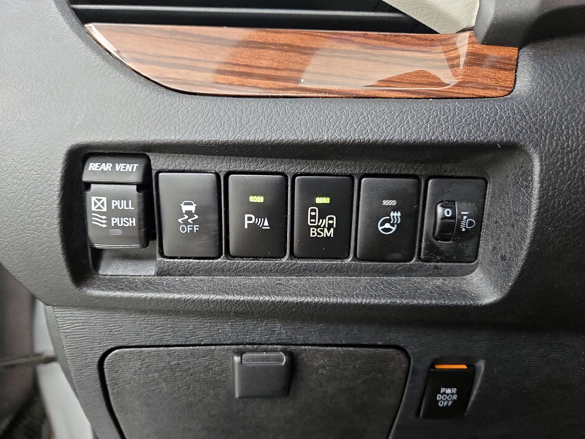 Thumbnail: 2016 Toyota Sienna - 13