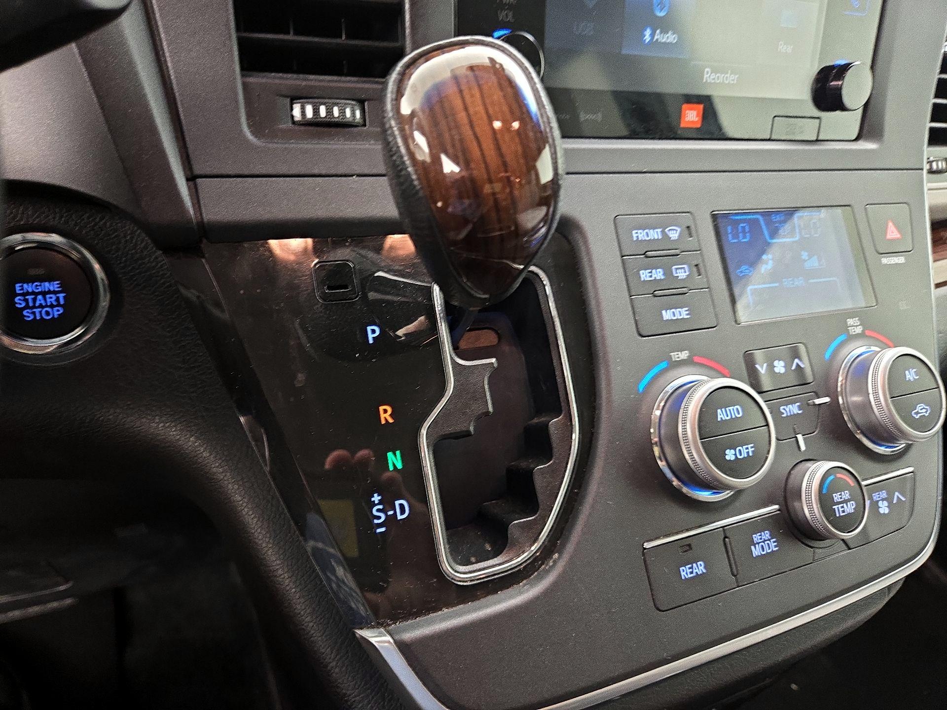 Thumbnail: 2016 Toyota Sienna - 17