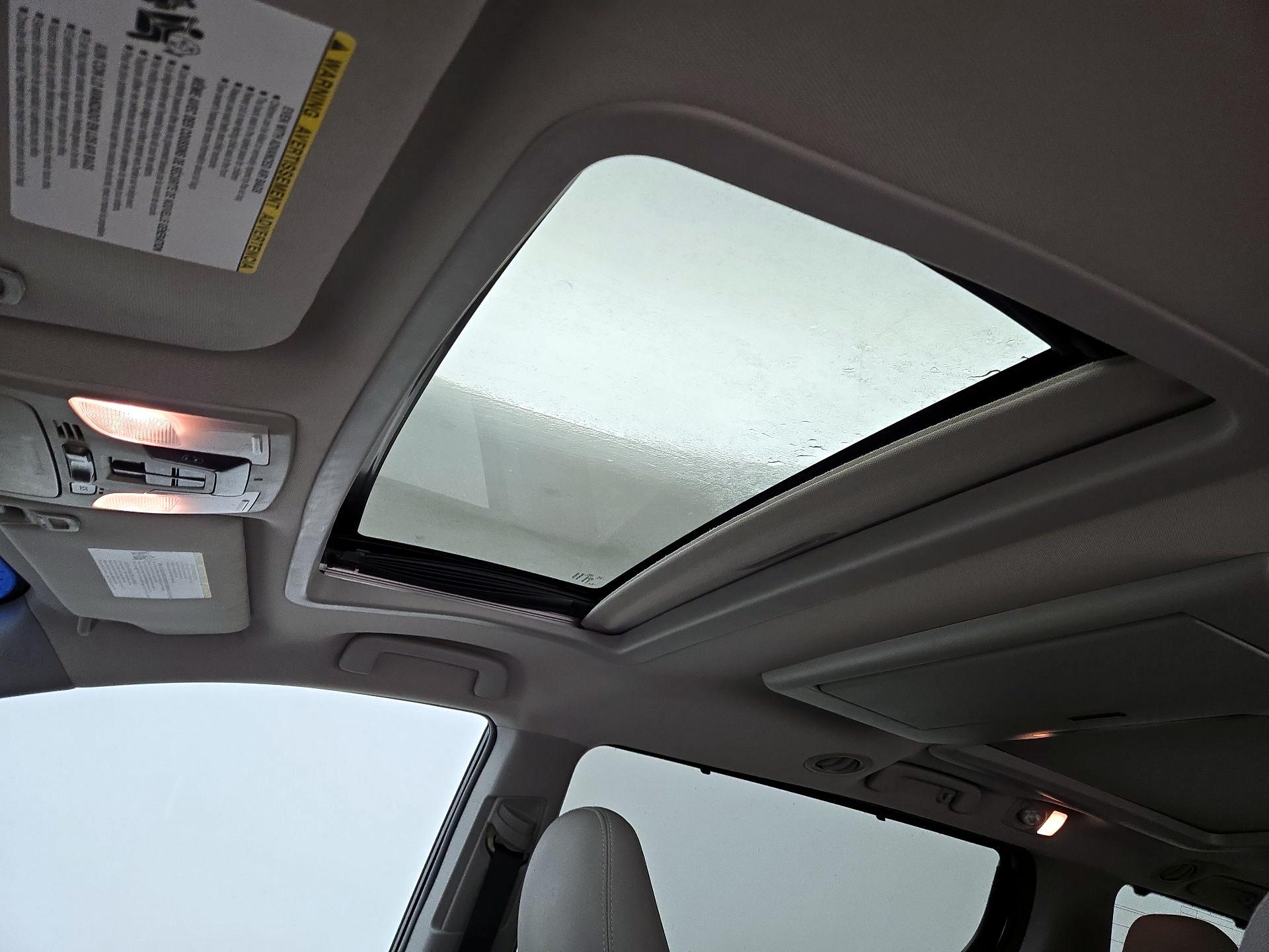 Thumbnail: 2016 Toyota Sienna - 18