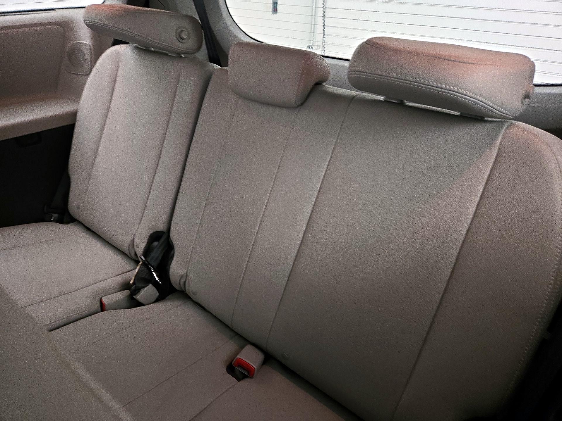 Thumbnail: 2016 Toyota Sienna - 20
