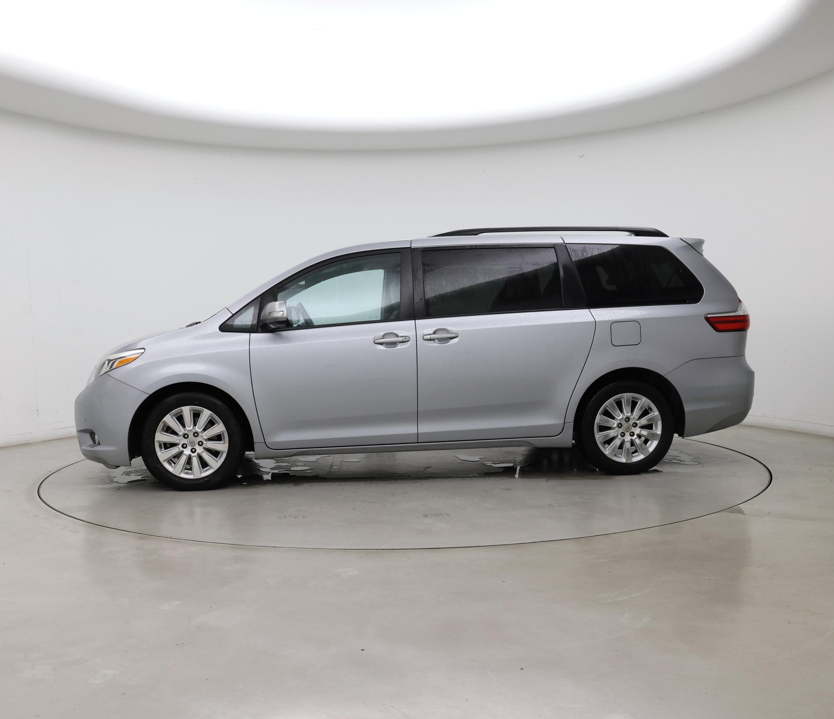 Thumbnail: 2016 Toyota Sienna - 3