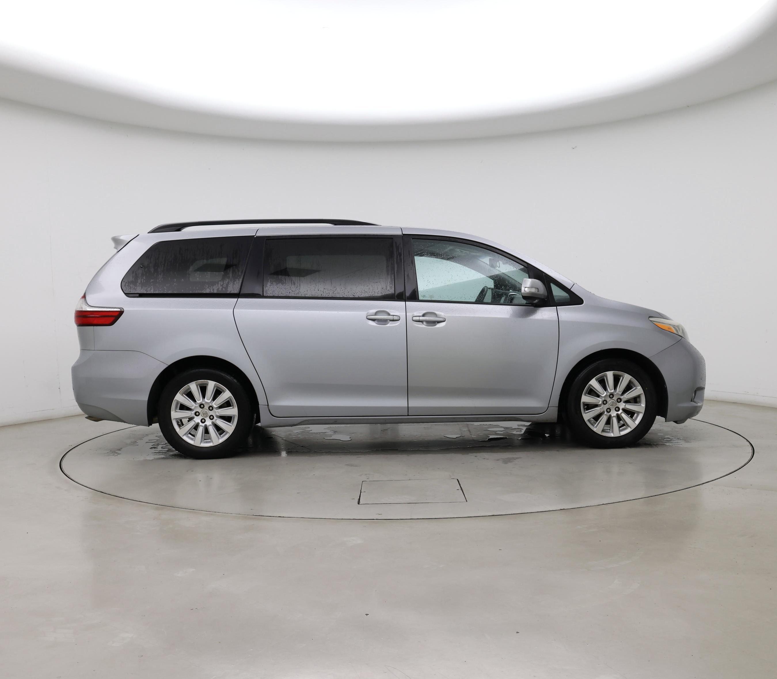 Thumbnail: 2016 Toyota Sienna - 7