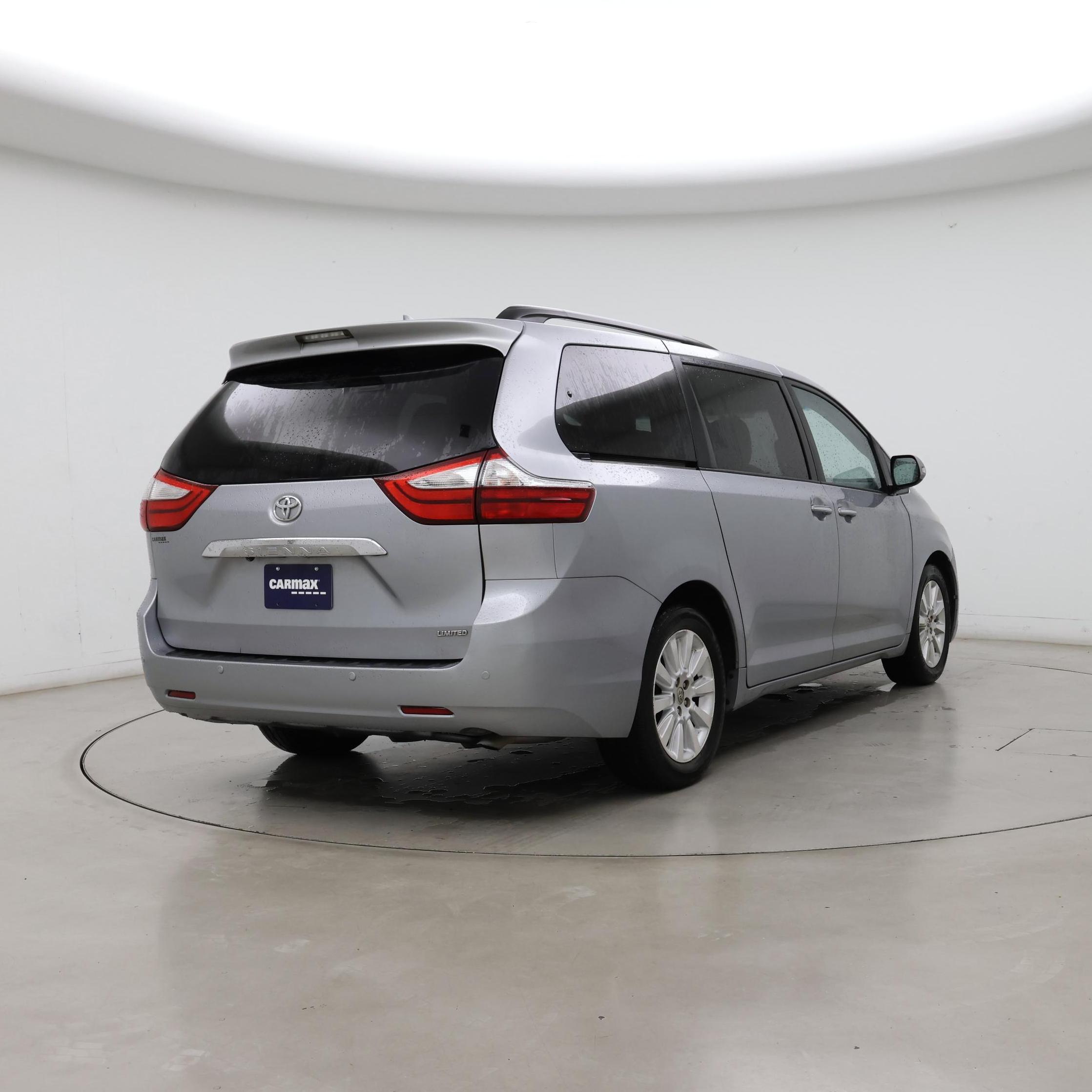 Thumbnail: 2016 Toyota Sienna - 8