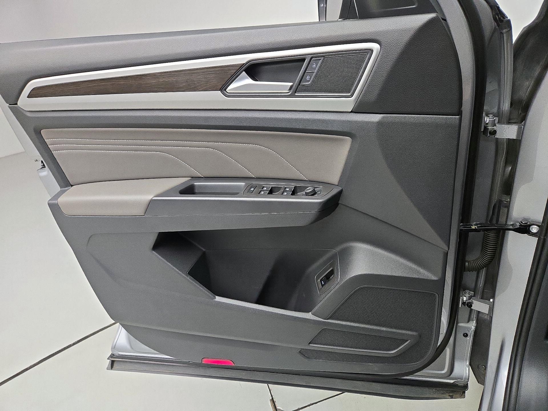 Thumbnail: 2023 Volkswagen Atlas - 12