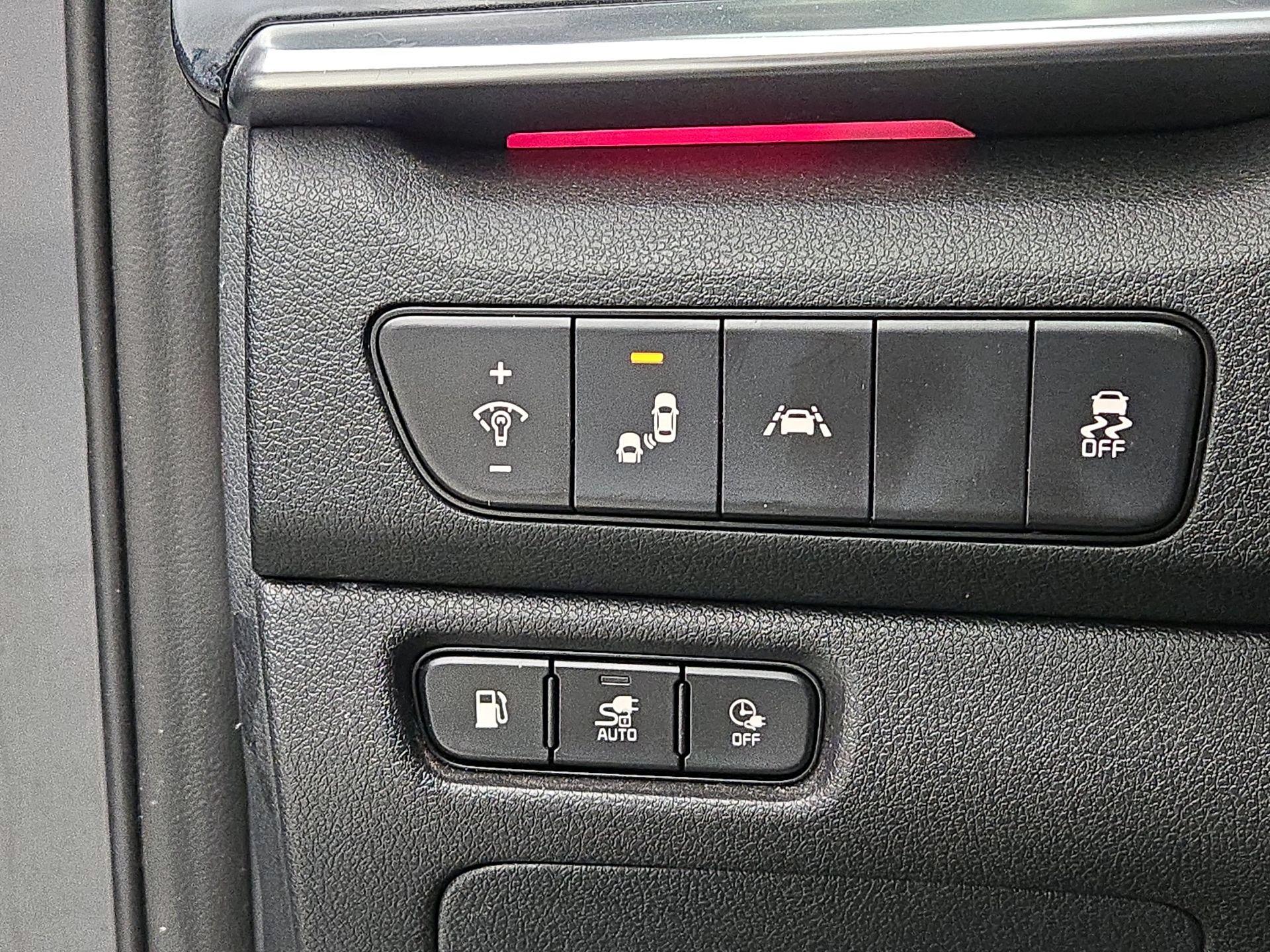 Thumbnail: 2020 Kia Niro - 13