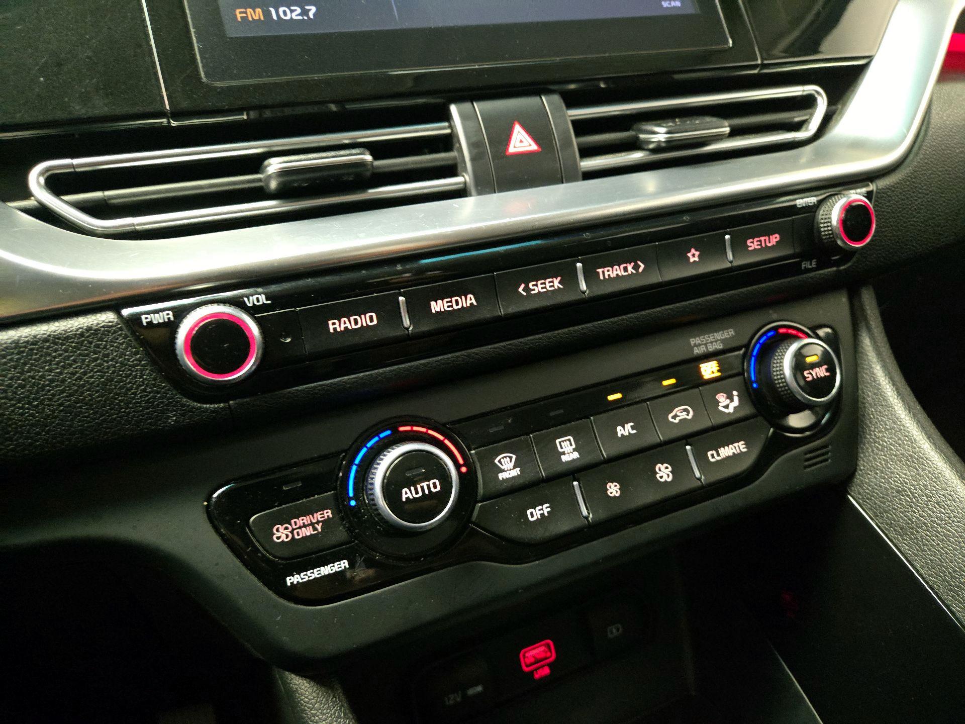 Thumbnail: 2020 Kia Niro - 16