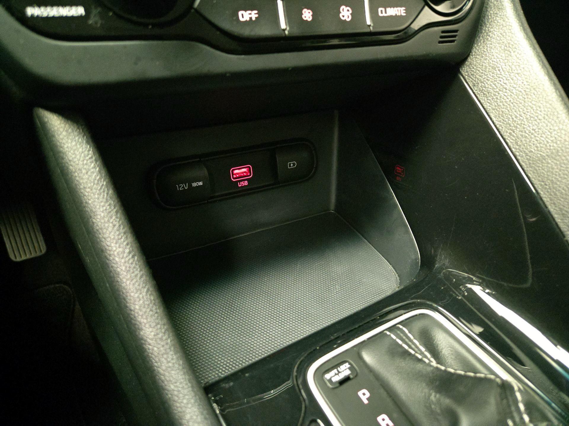 Thumbnail: 2020 Kia Niro - 18