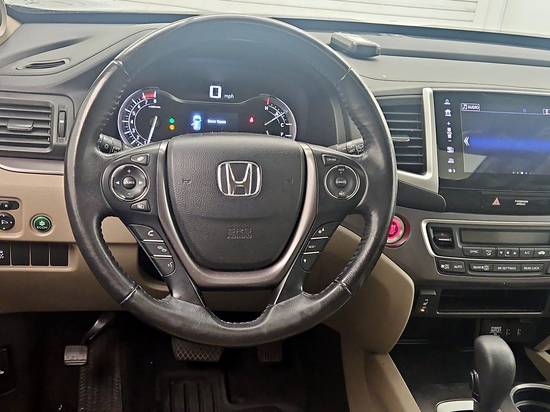 Thumbnail: 2018 Honda Pilot - 10